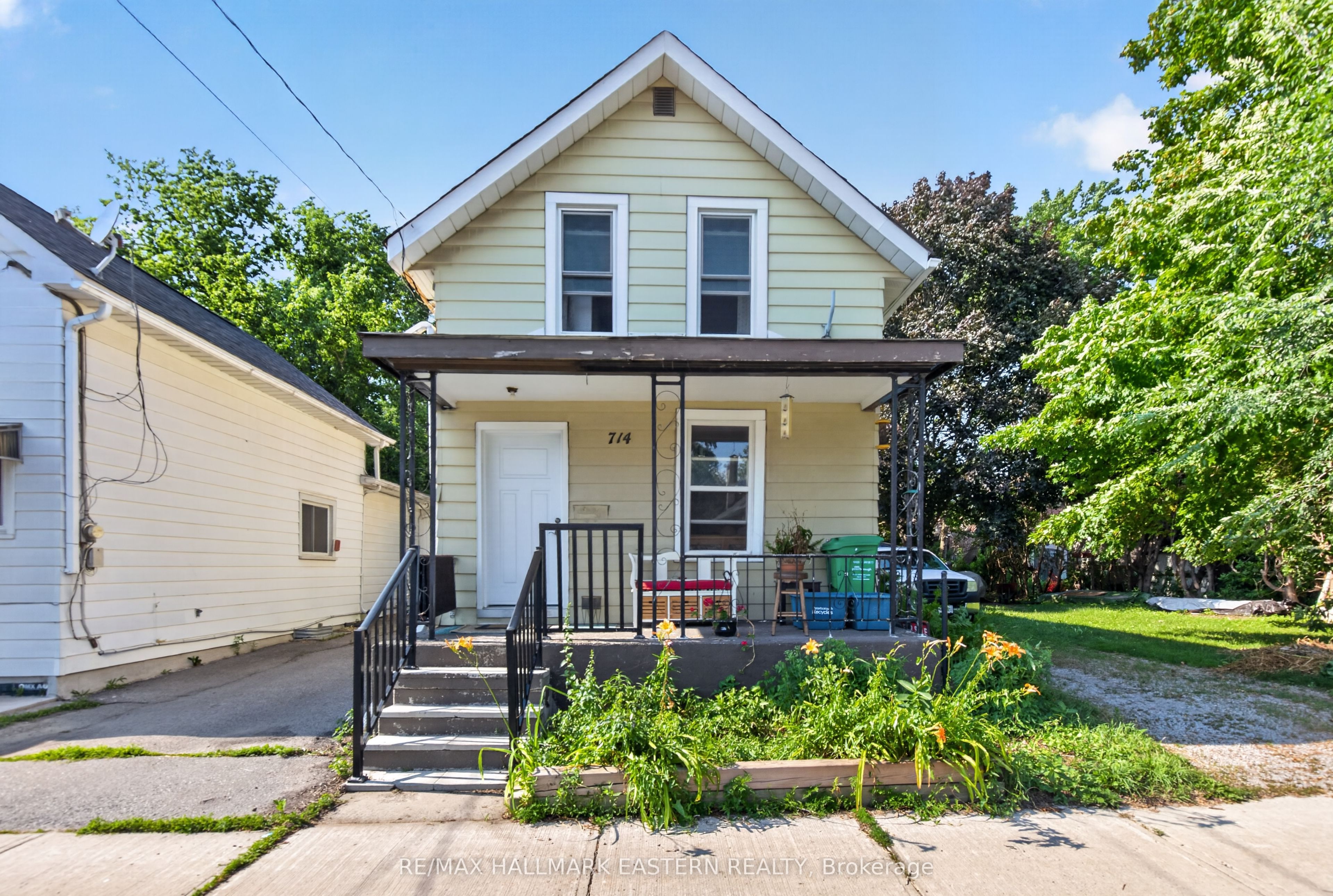 714 Chamberlain Street, Peterborough, ON K9J 4M3 photo 2