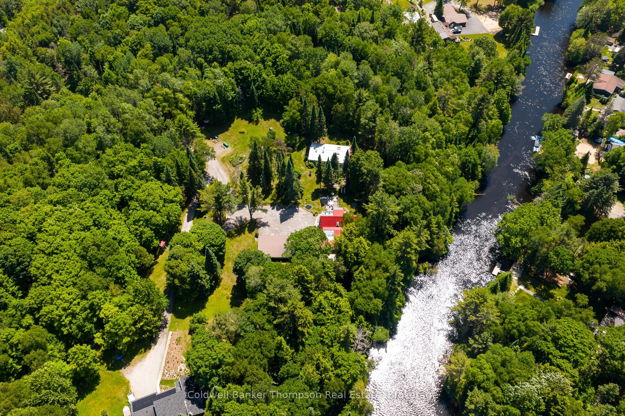 124 Hutcheson Beach Road, Huntsville, ON P1H 1N4