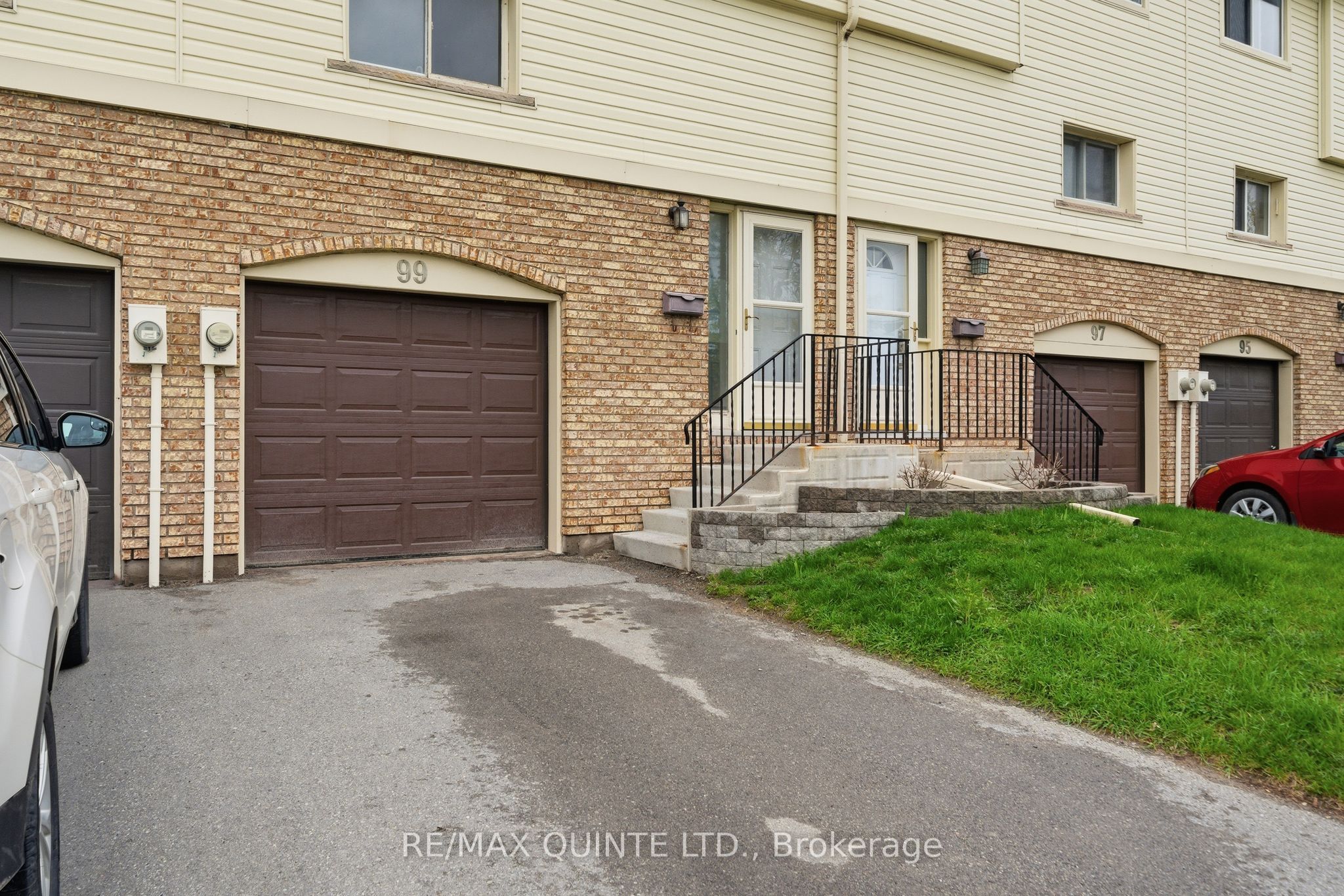 99 Dunnett Boulevard 2, Belleville, ON K8P 4M7 photo 2
