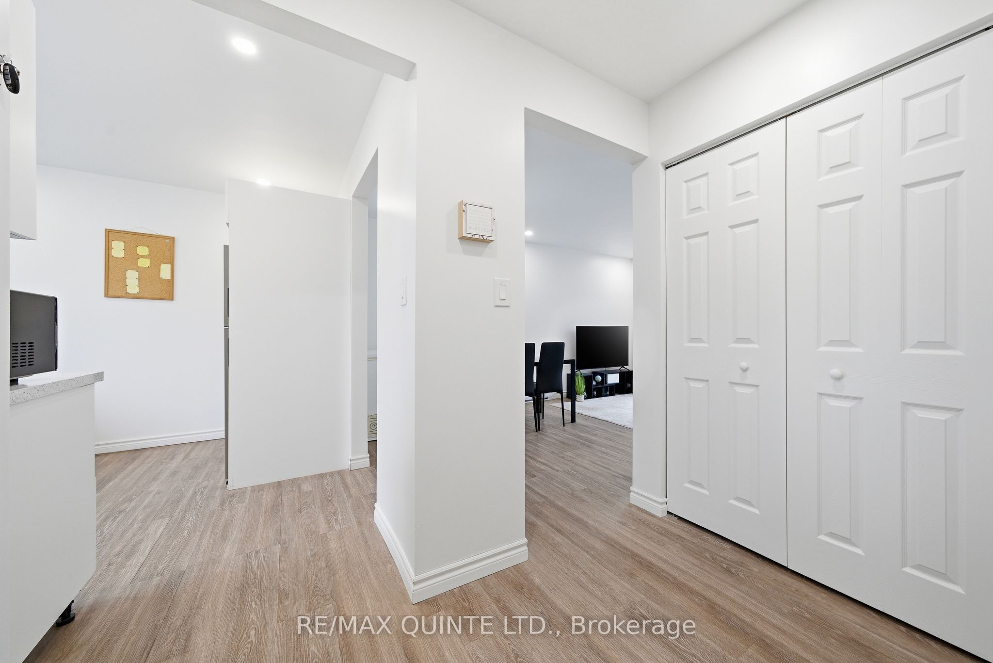 99 Dunnett Boulevard 2, Belleville, ON K8P 4M7 photo 3