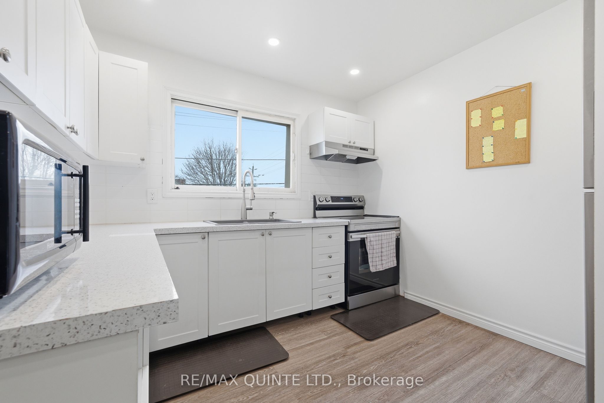 99 Dunnett Boulevard 2, Belleville, ON K8P 4M7 photo 4