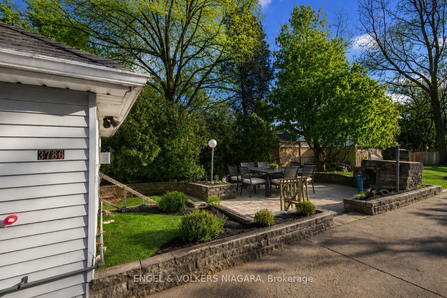 3786 St James Avenue, Niagara Falls, ON L2J 2R1