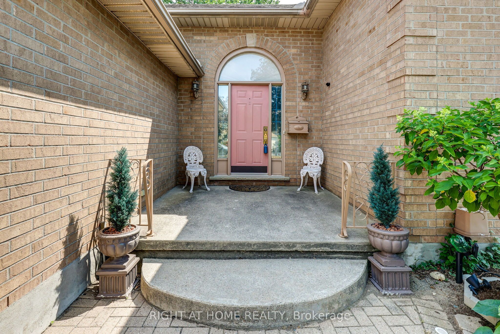 273 Whisperwood Avenue, London South, ON N6K 4E4 photo 2