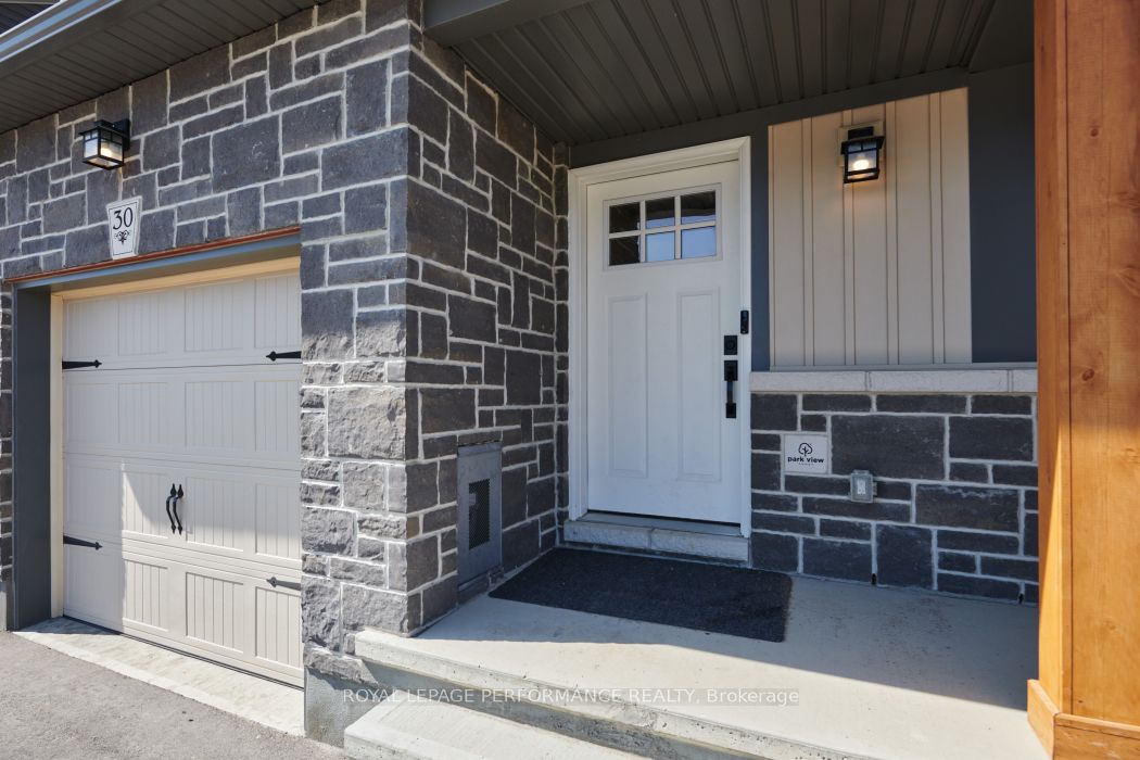 30 WHITCOMB Crescent, Smiths Falls, ON K7A 0C2 photo 2