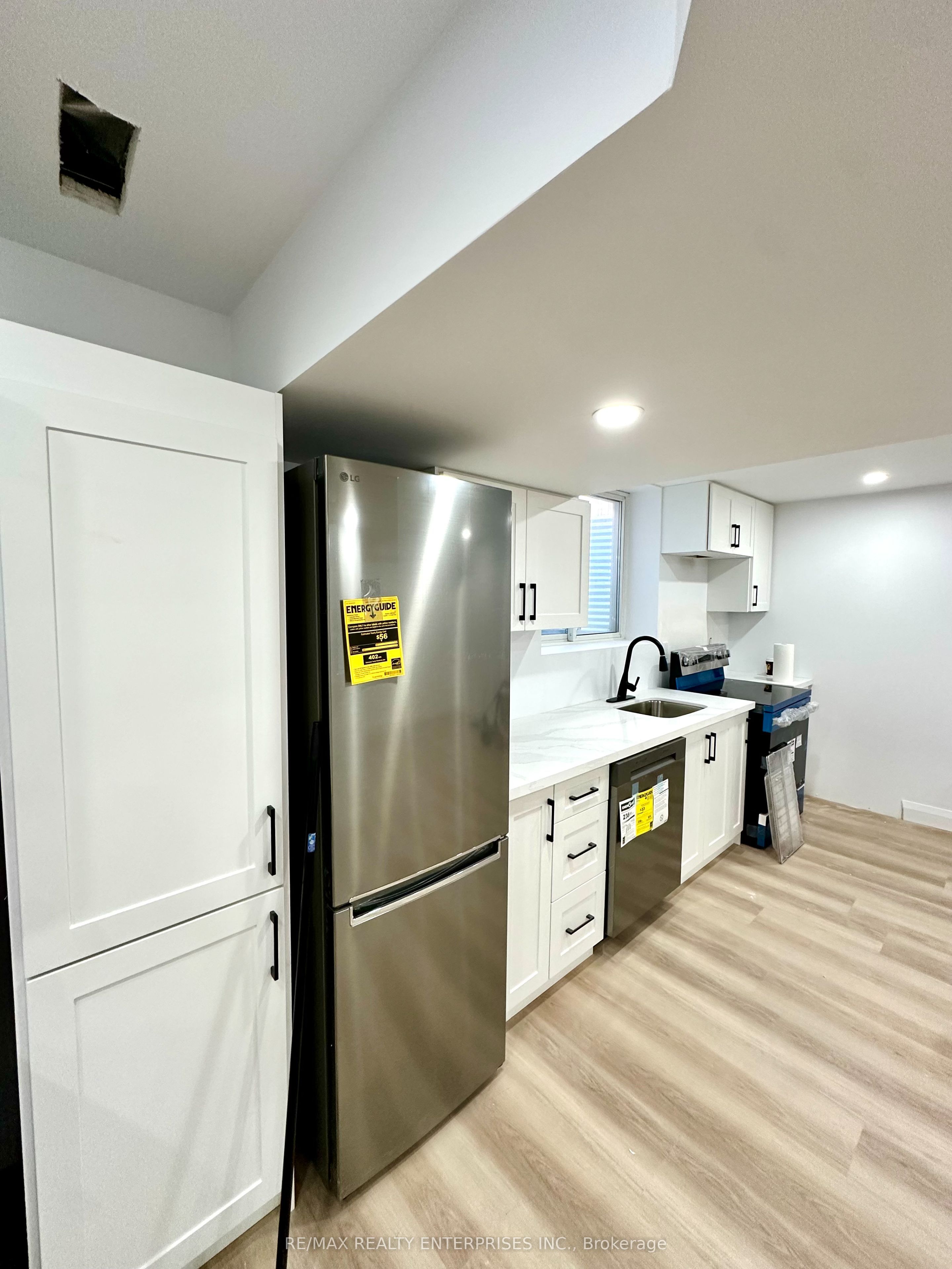 154 Thames Way Basement, Hamilton, ON L0R 1W0 photo 2