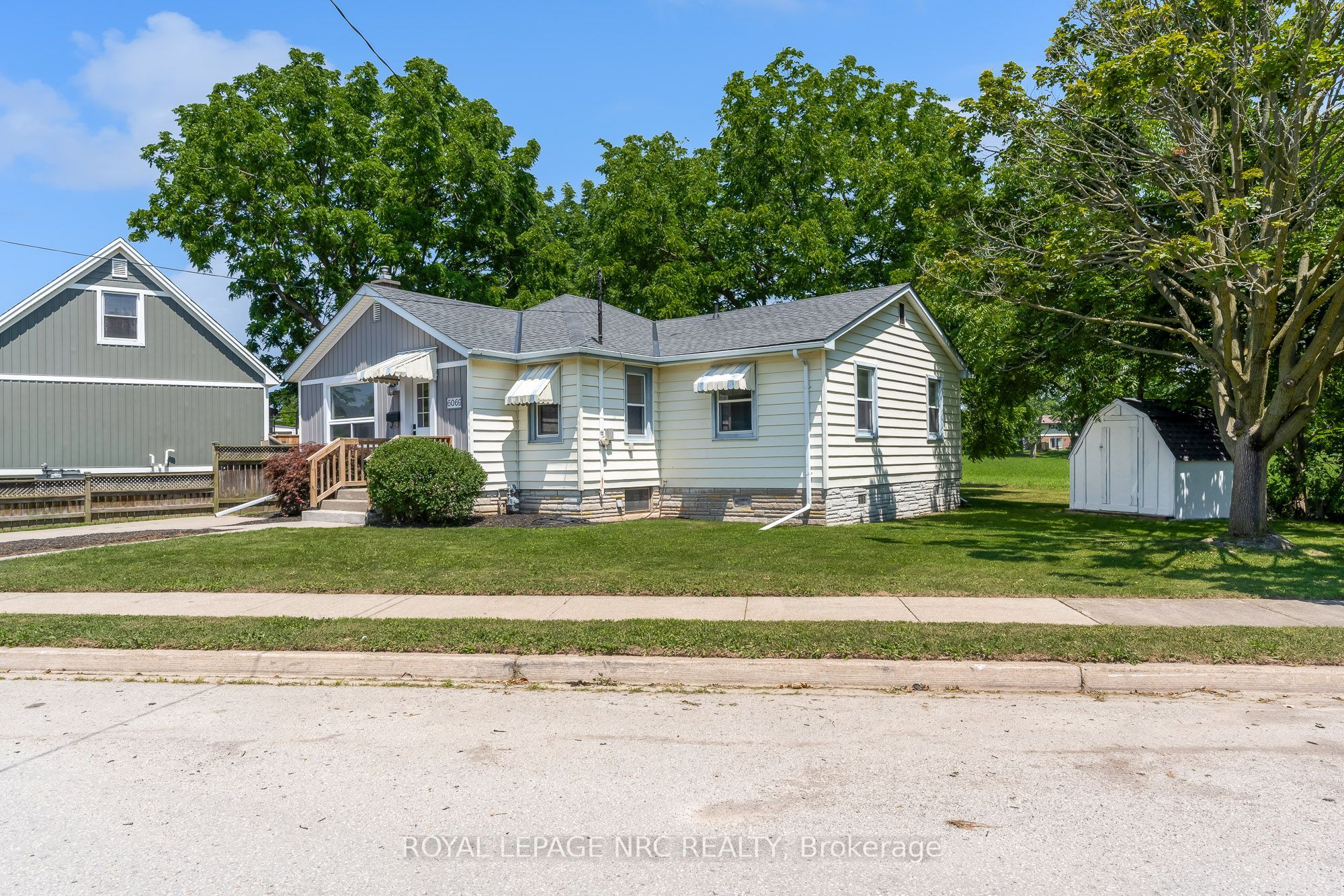 6069 Collins Drive, Niagara Falls, ON L2G 2S3 photo 2