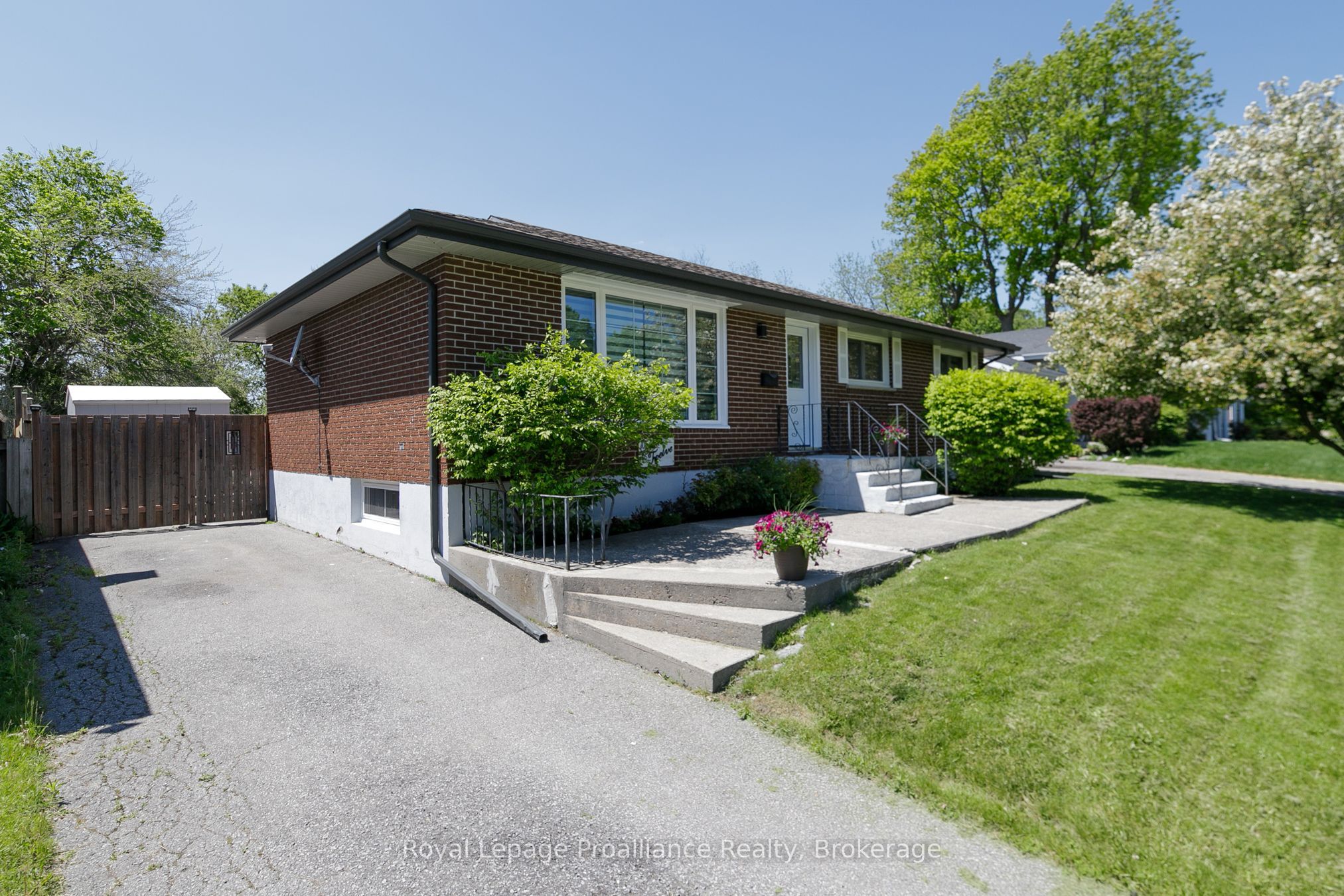 112 Prospect Hill, Quinte West, ON K8V 2V3 photo 2