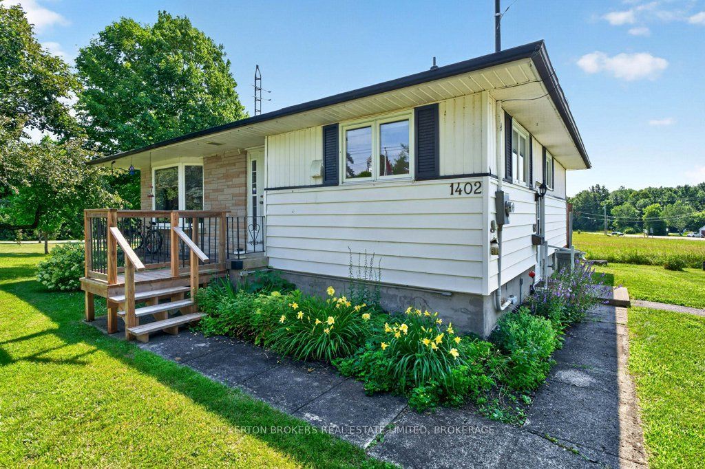 1402 County Rd 8 Road, Rideau Lakes, ON K0G 1E0 photo 5