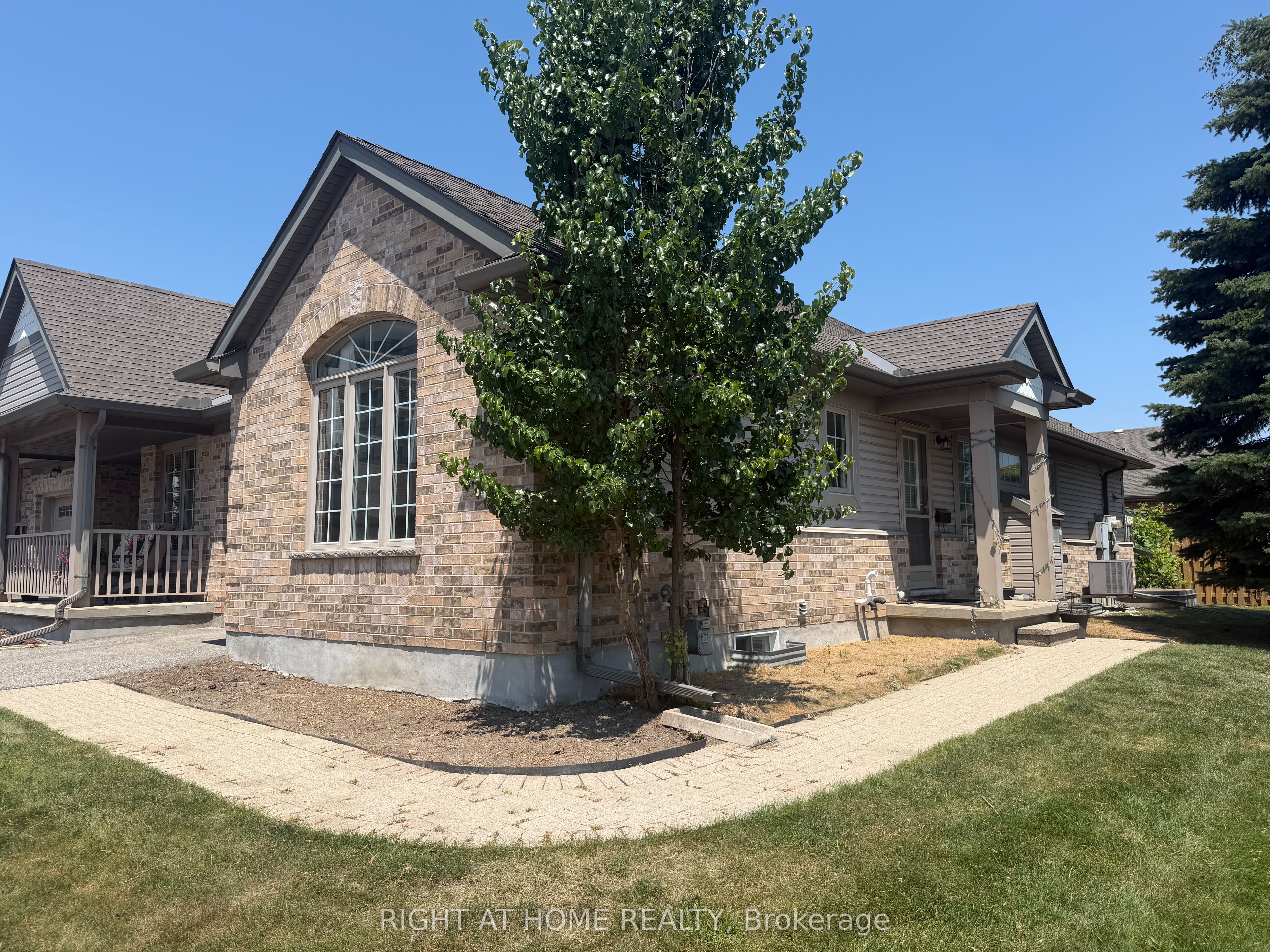 215 North Centre Road 17, London North, ON N5X 4E3
