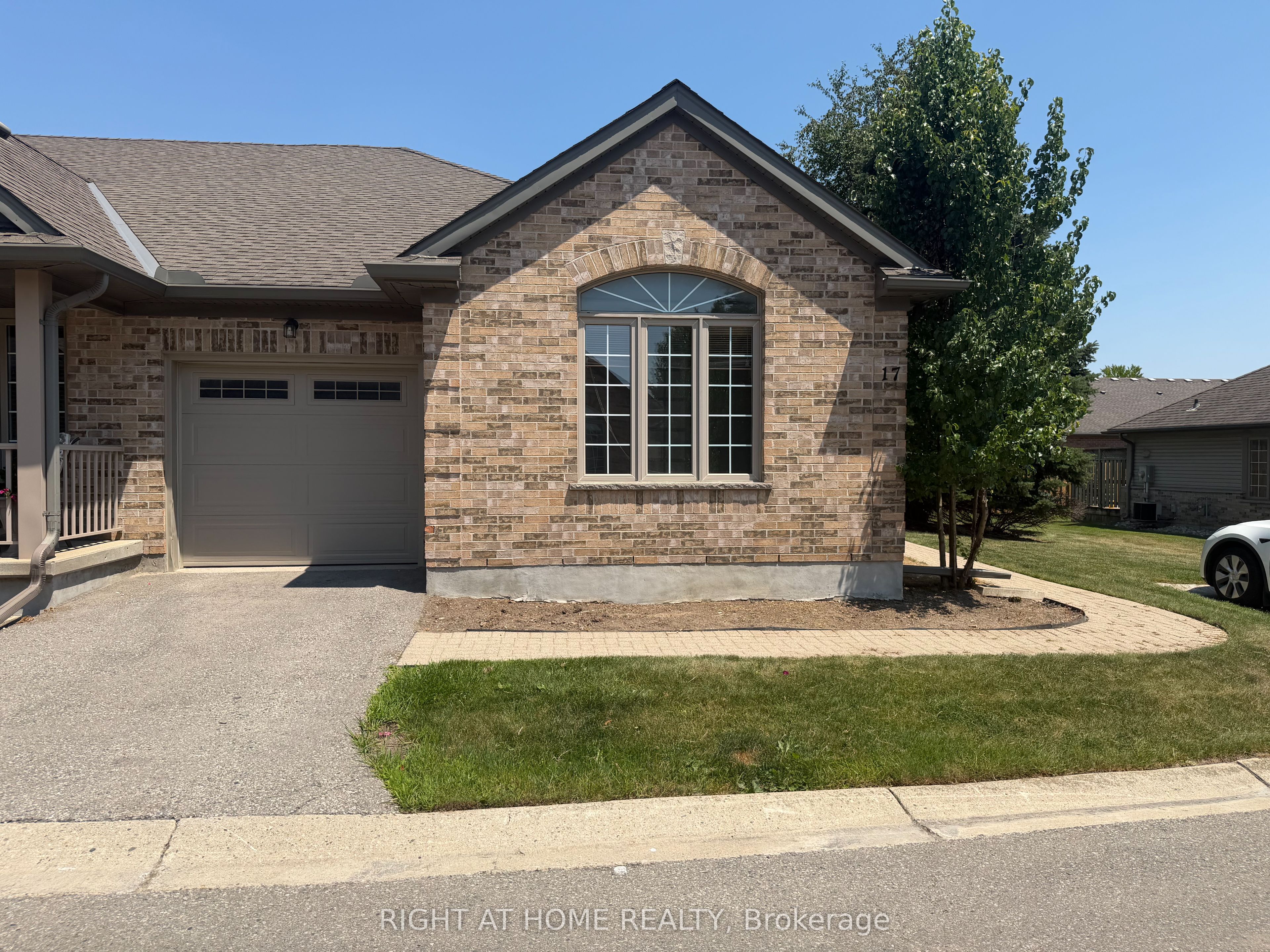 215 North Centre Road 17, London North, ON N5X 4E3 photo 2