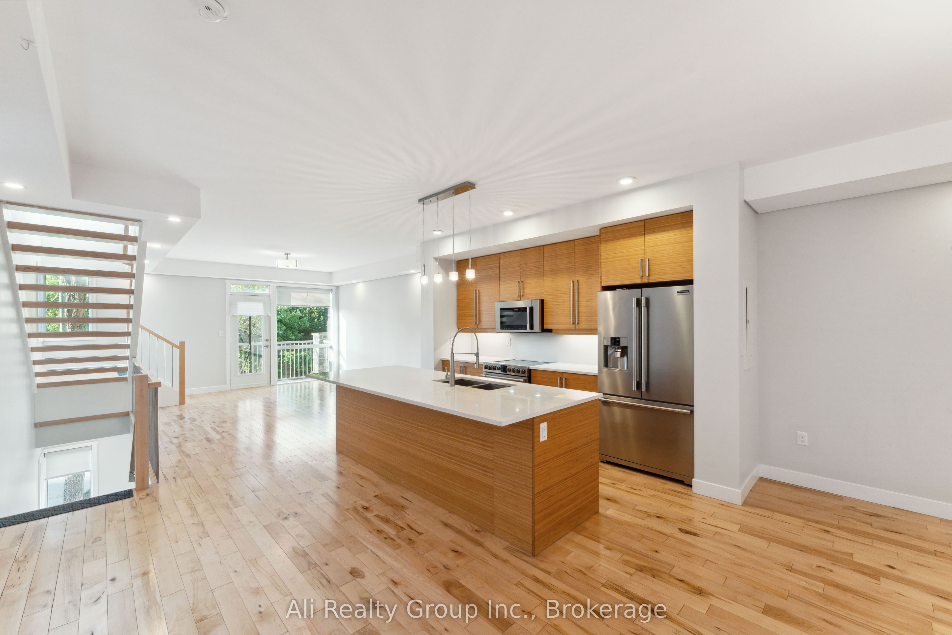 36 Ontario Street, Overbrook - Castleheights and Area, ON K1K 1L1 photo 3