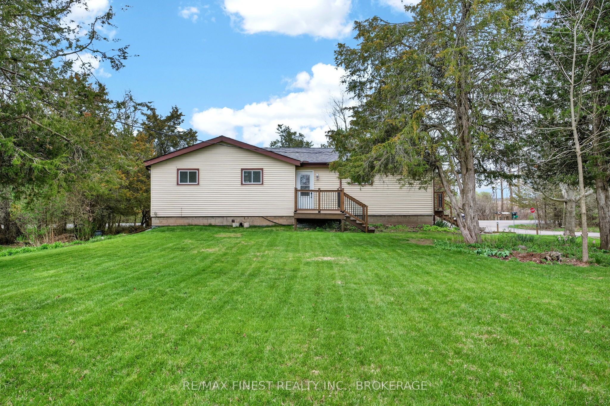 8 Sunrise Court, Prince Edward County, ON K8N 4Z7 photo 2