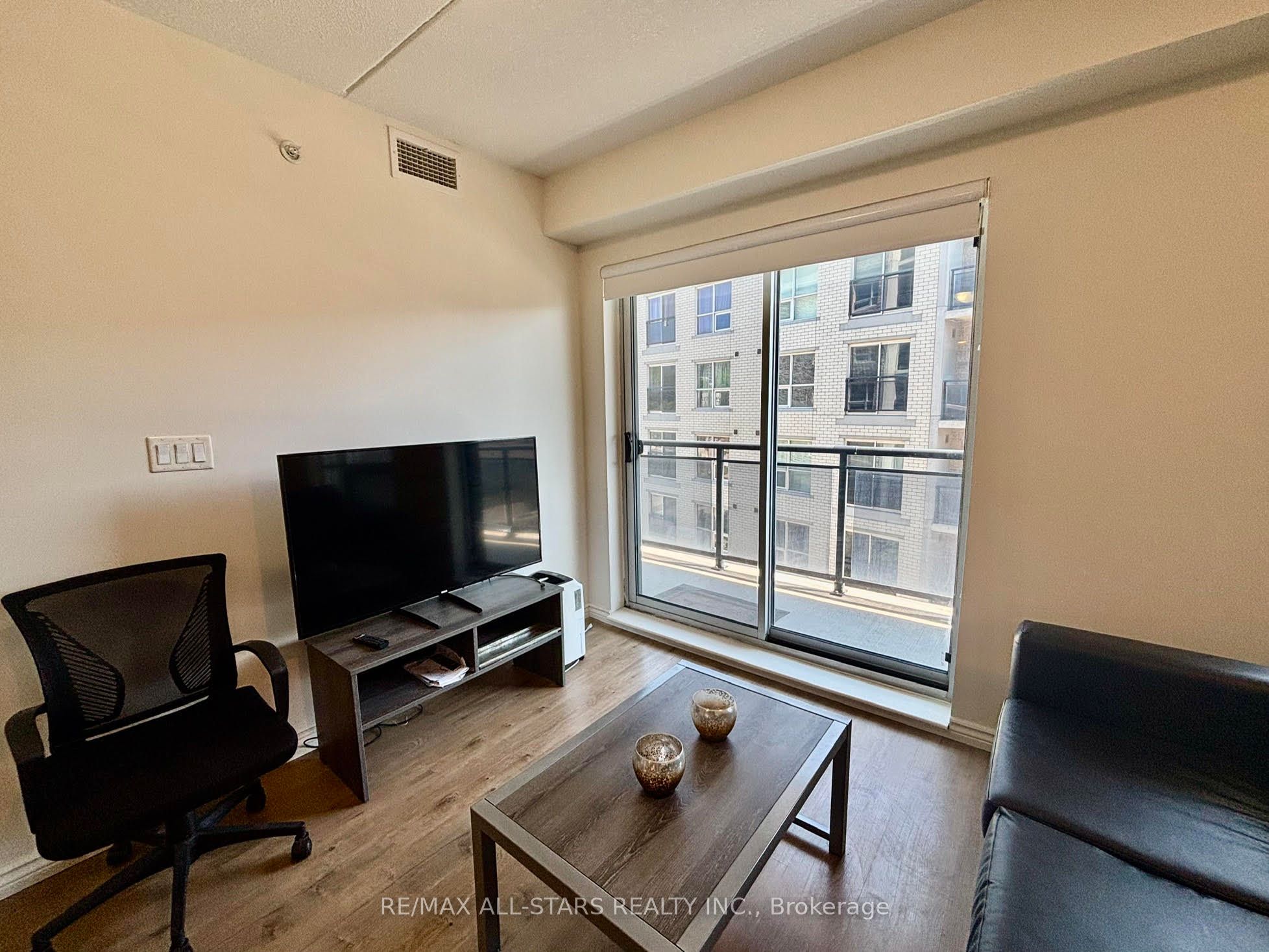 275 Larch Street 307, Waterloo, ON N2L 3R2 photo 3