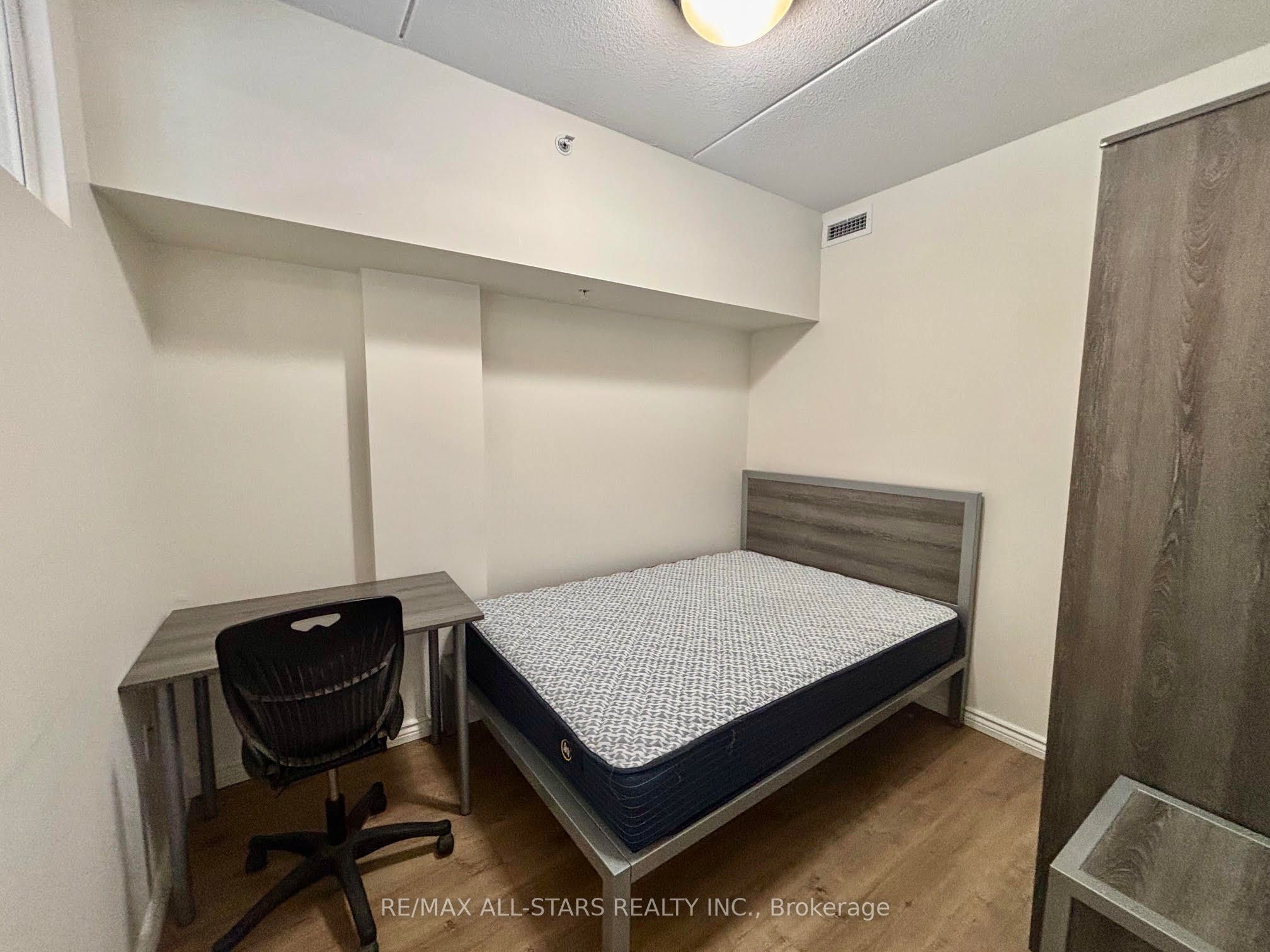 275 Larch Street 307, Waterloo, ON N2L 3R2 photo 5