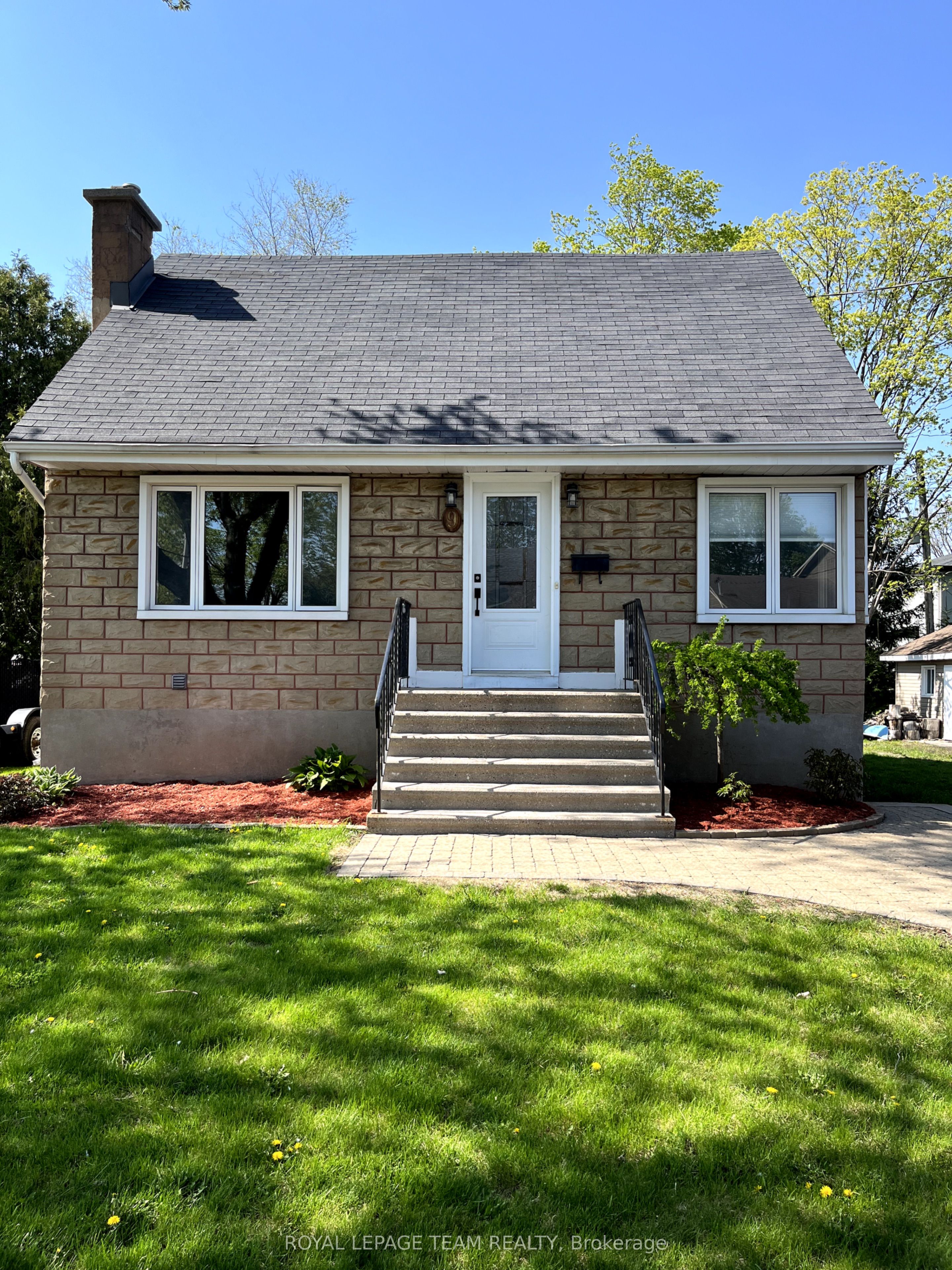 9 Tower Road E, Meadowlands - Crestview and Area, ON K2G 2E2 photo 2