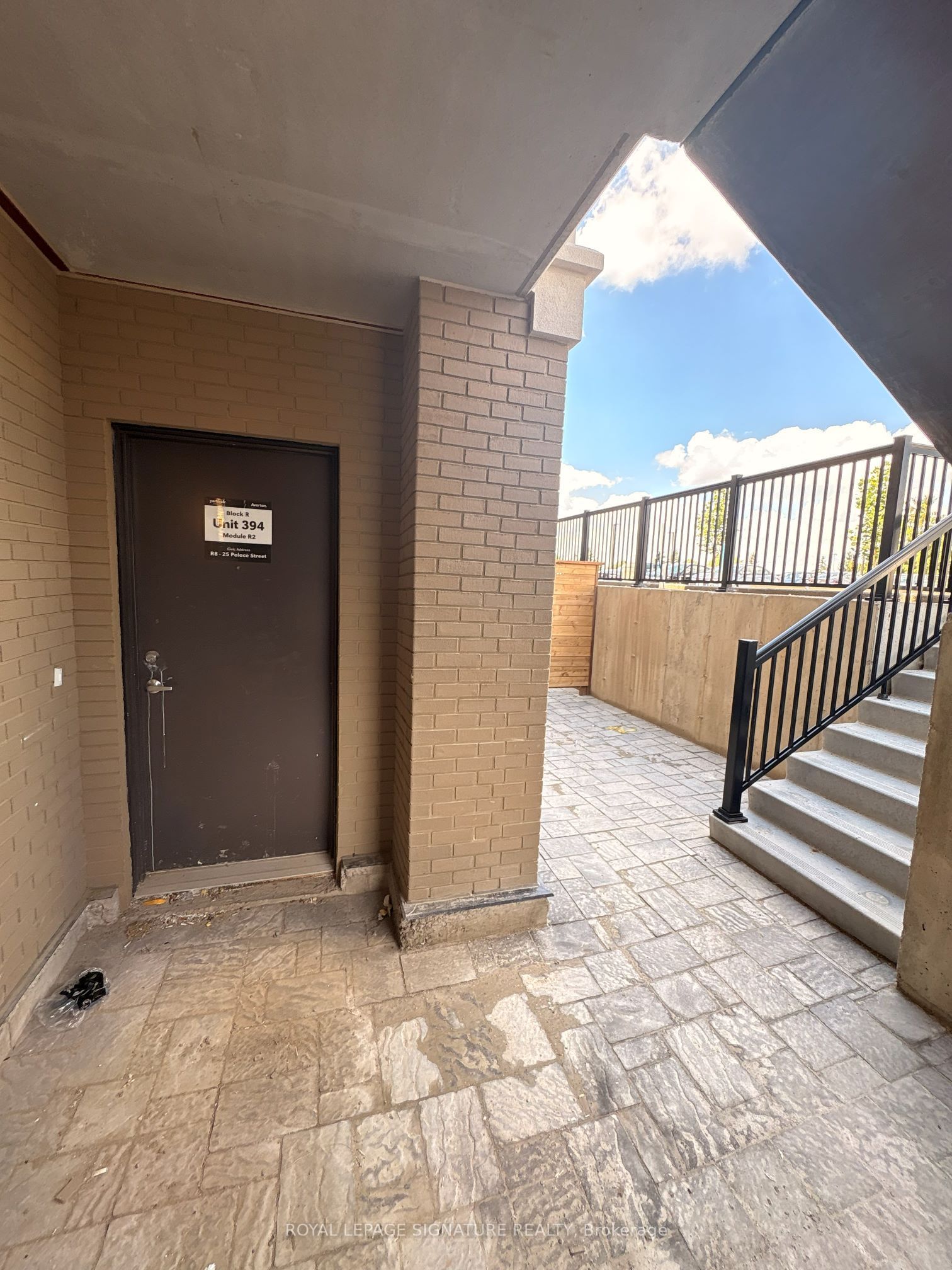 25 Palace Street R8, Kitchener, ON N2E 0L3 photo 3