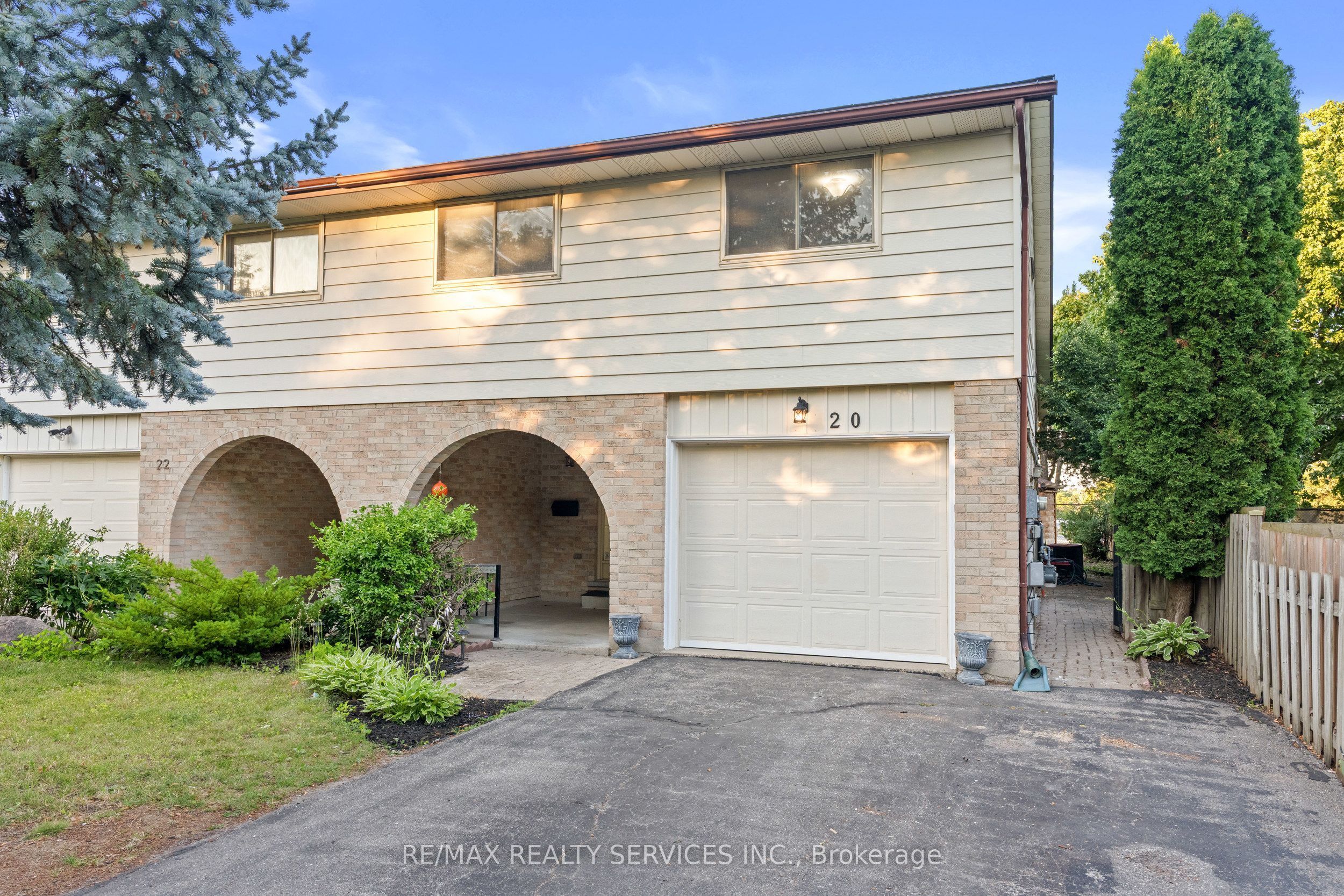 20 Highcroft Court, Kitchener, ON N2E 2N9 photo 2