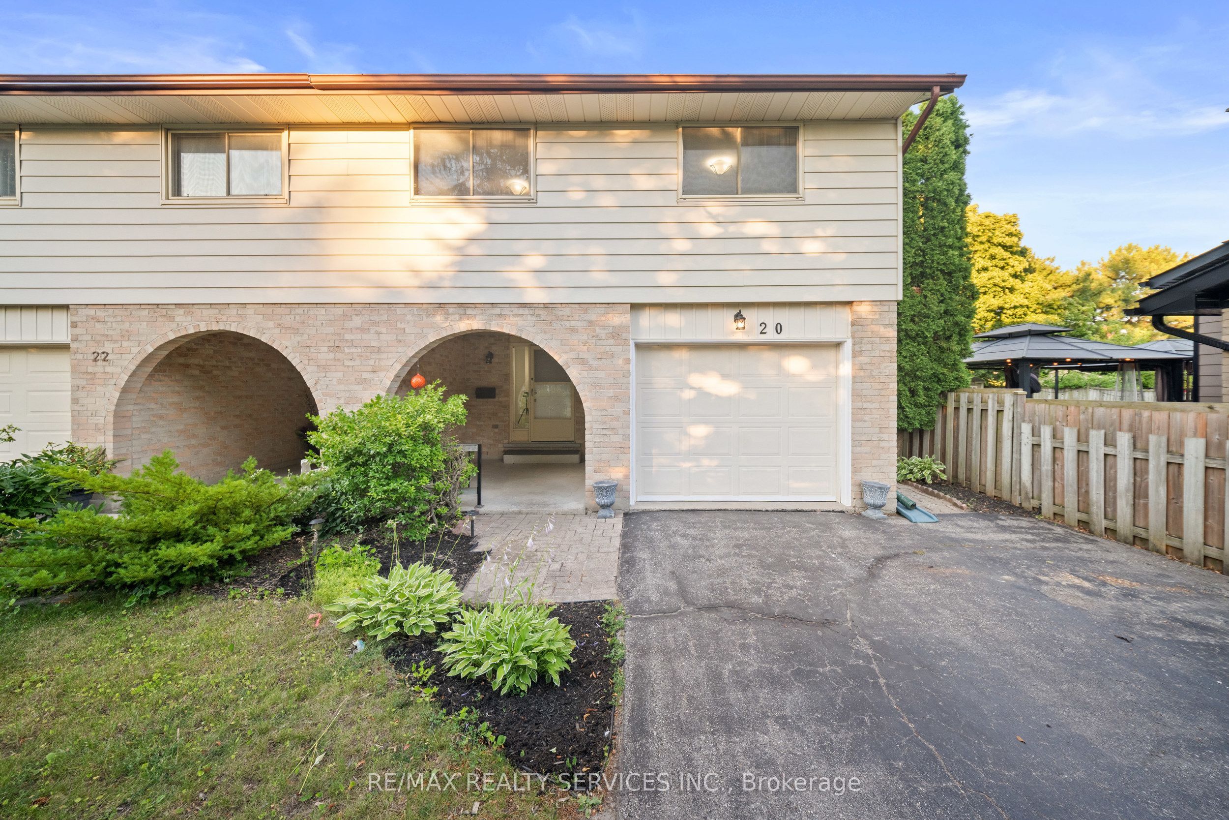 20 Highcroft Court, Kitchener, ON N2E 2N9 photo 3
