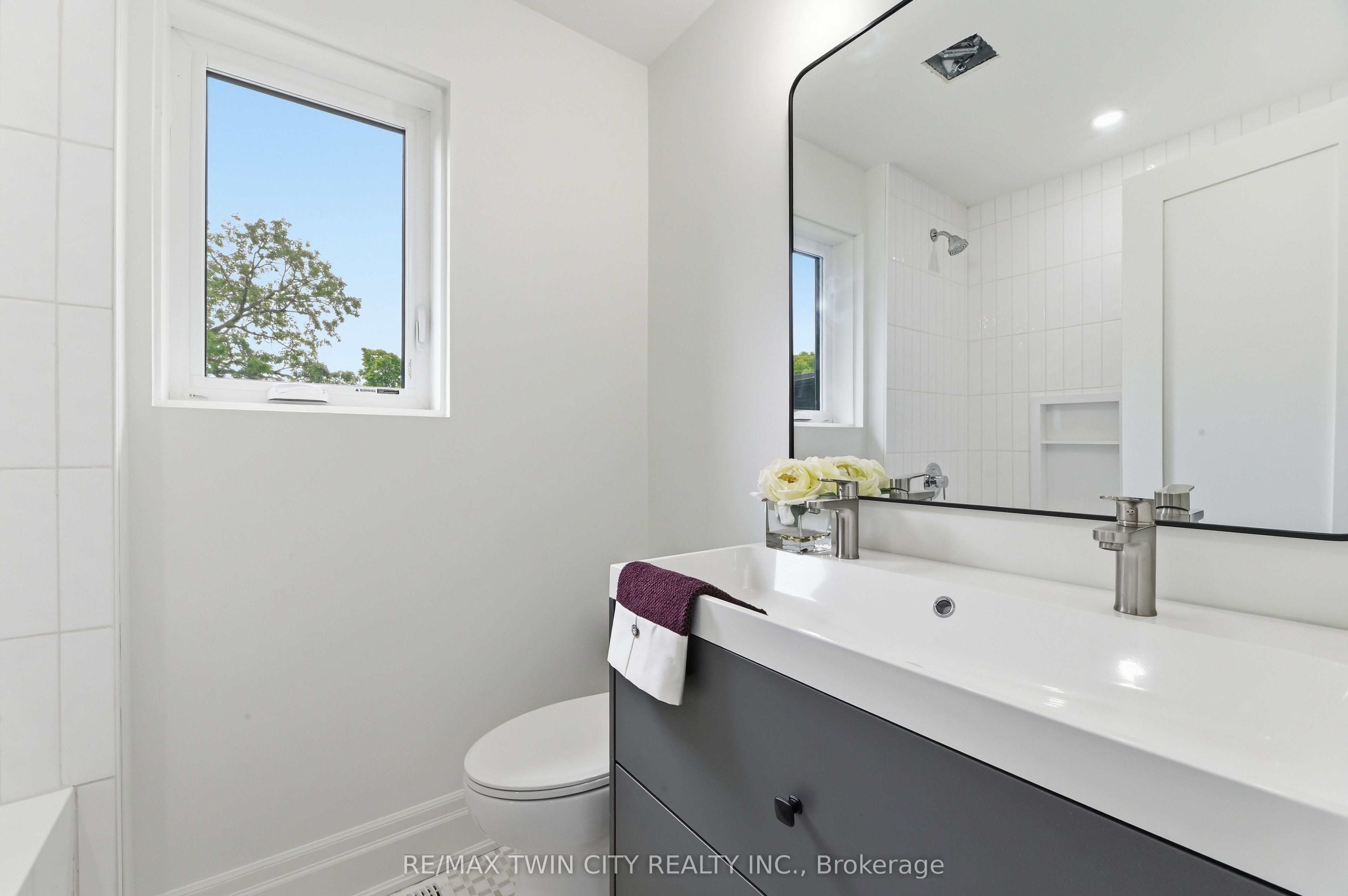 37 Edwin Street 3, Brantford, ON N3T 4X7 photo 3