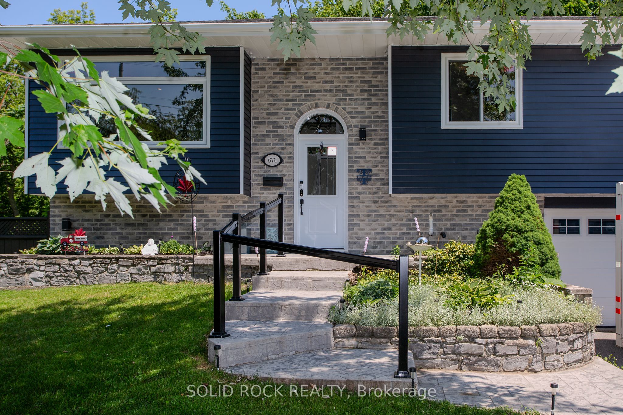 676 Centre Street, Kingston, ON K7M 5E4 photo 2