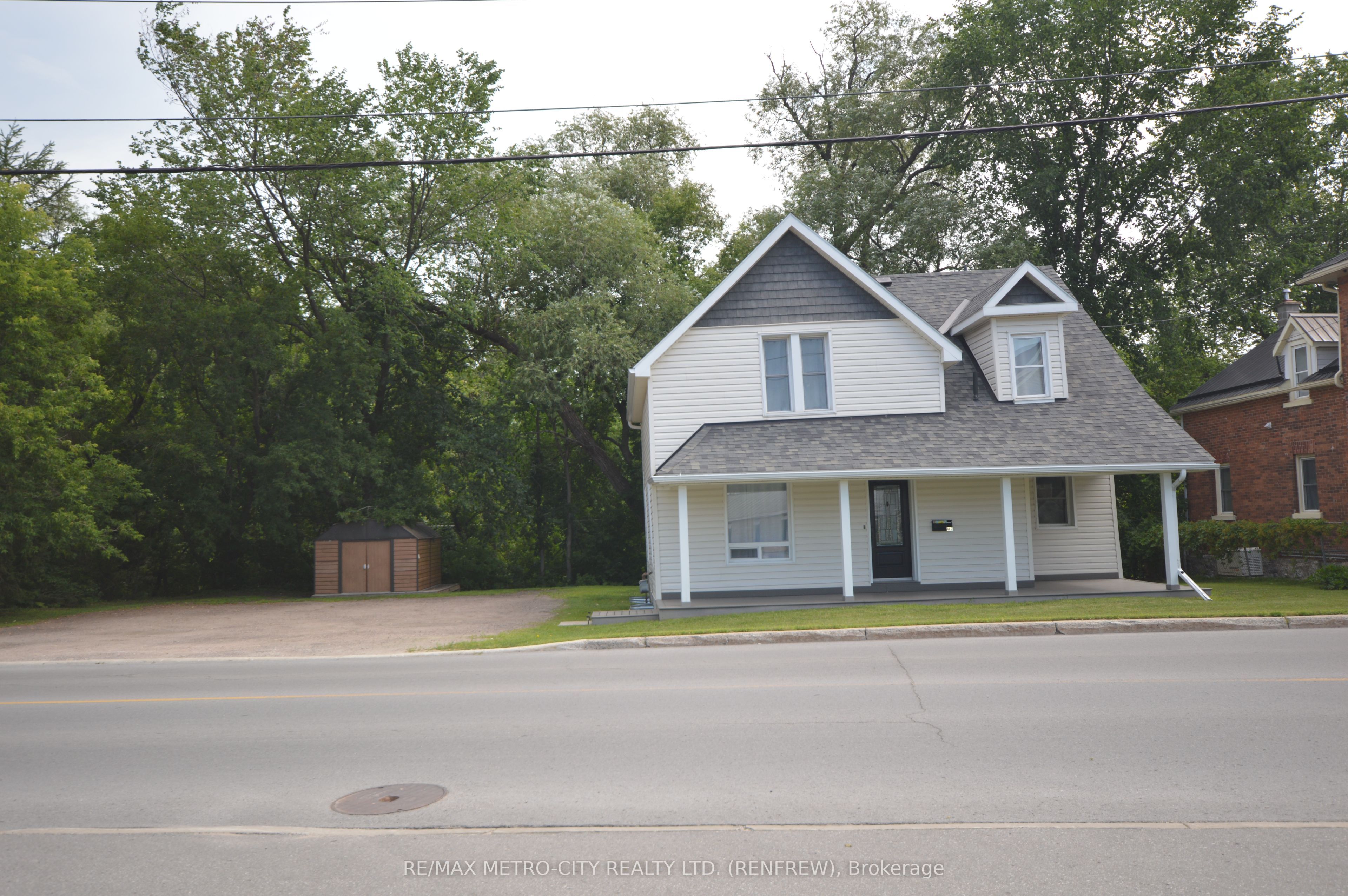 447 RAGLAN Street S, Renfrew, ON K7V 1R9 photo 2