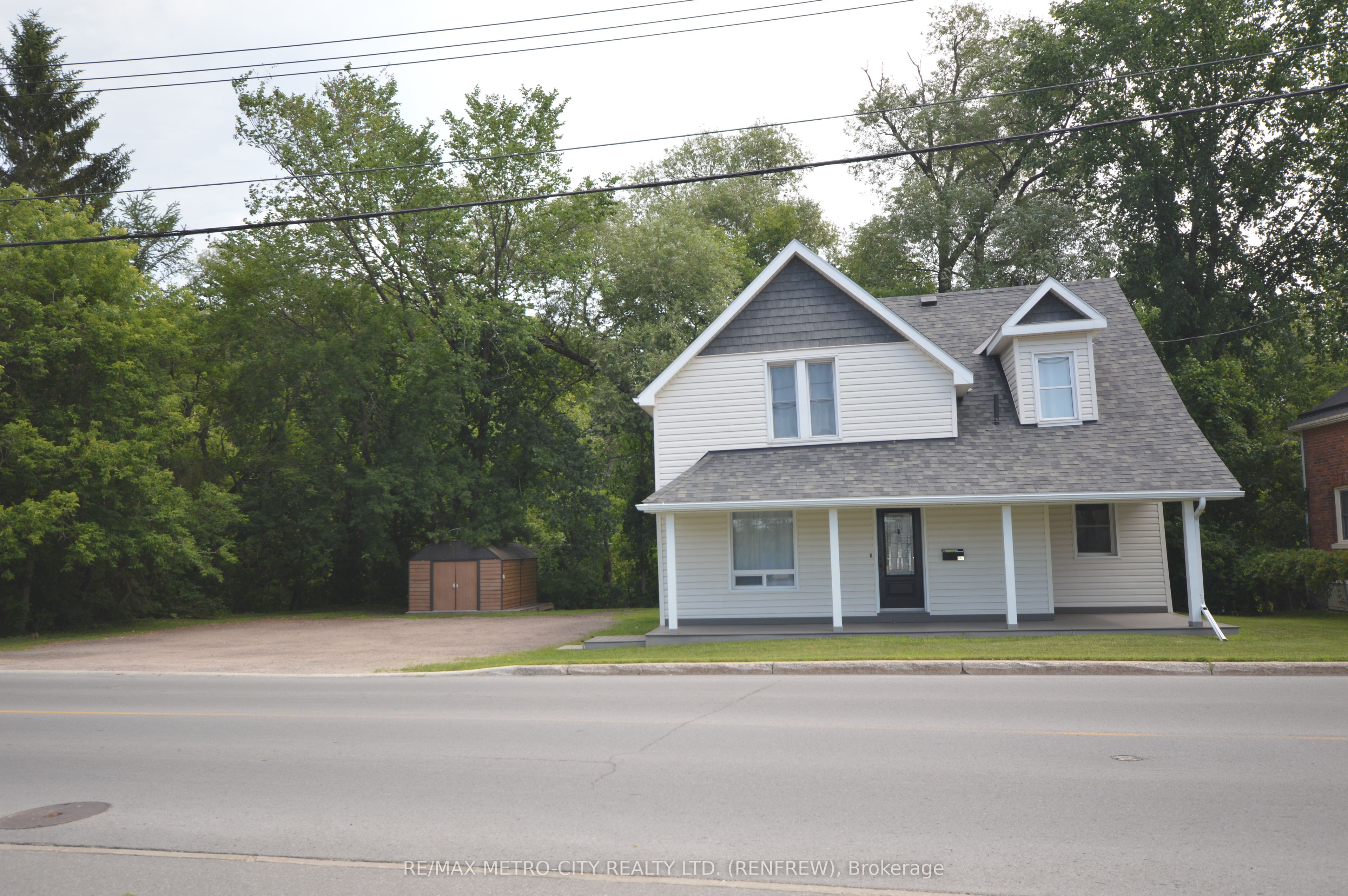 447 RAGLAN Street S, Renfrew, ON K7V 1R9 photo 3