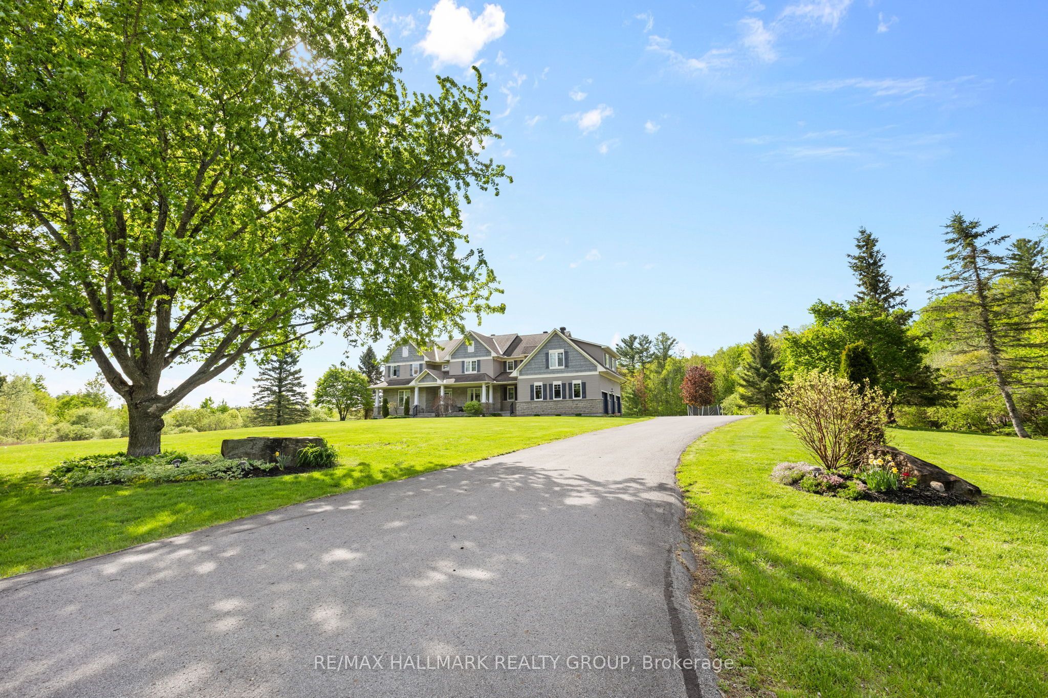 137 Goodman Drive, Kanata, ON K2W 1C7 photo 2