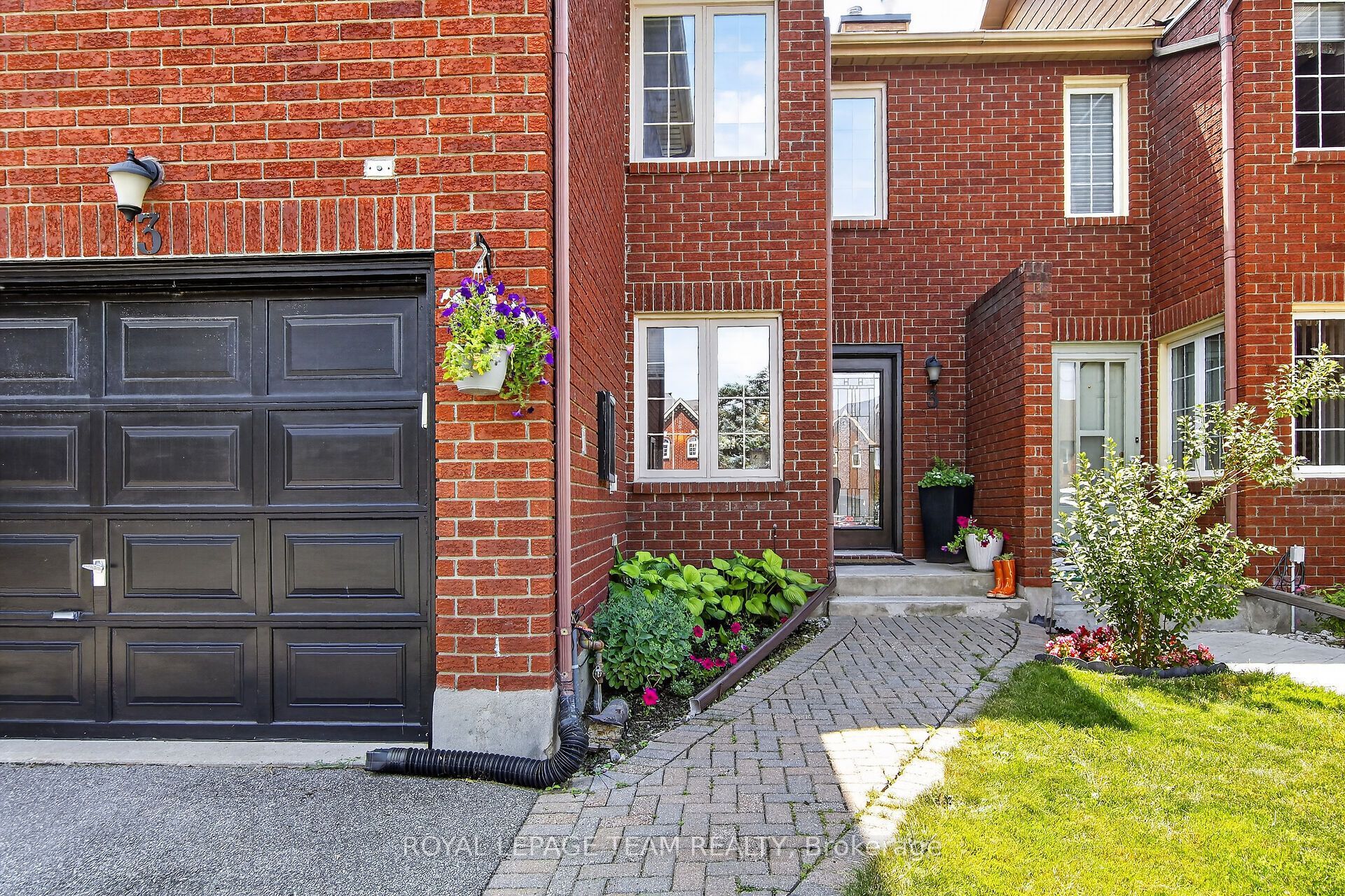 3 Hepburn Court, Kanata, ON K2L 3Z3 photo 2