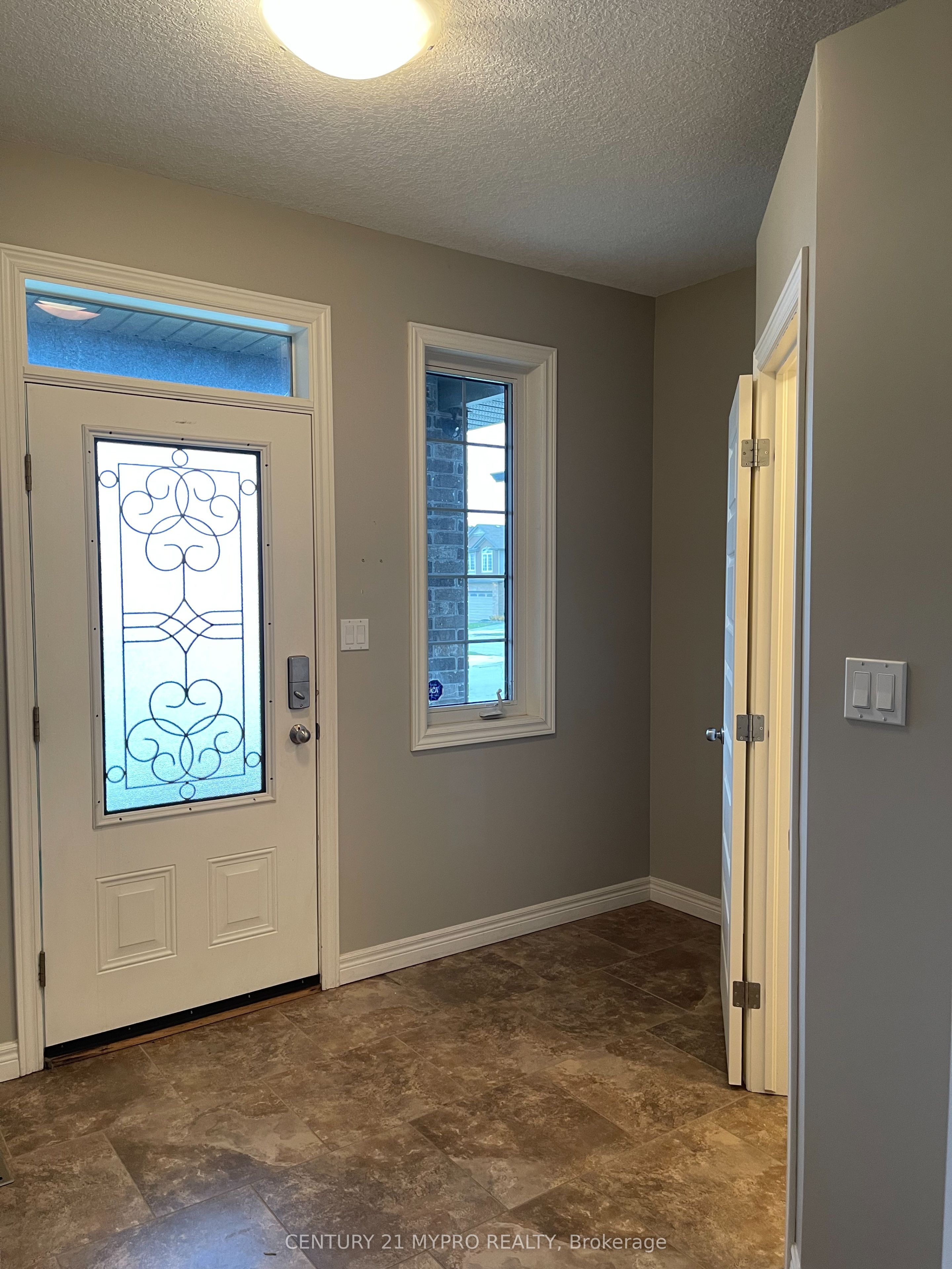 1005 Oakcrossing Gate, London North, ON N6H 0E9 photo 3