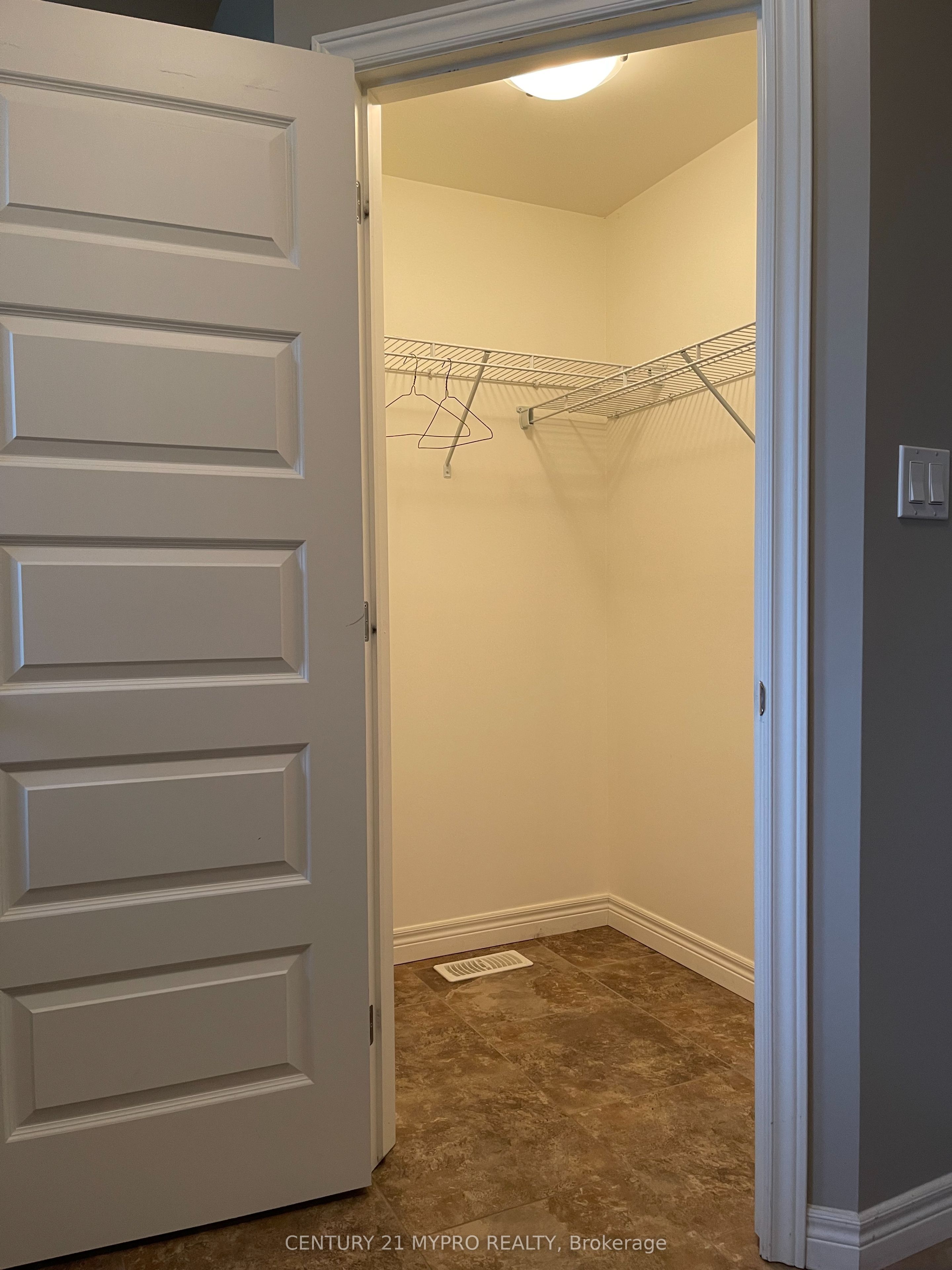 1005 Oakcrossing Gate, London North, ON N6H 0E9 photo 4