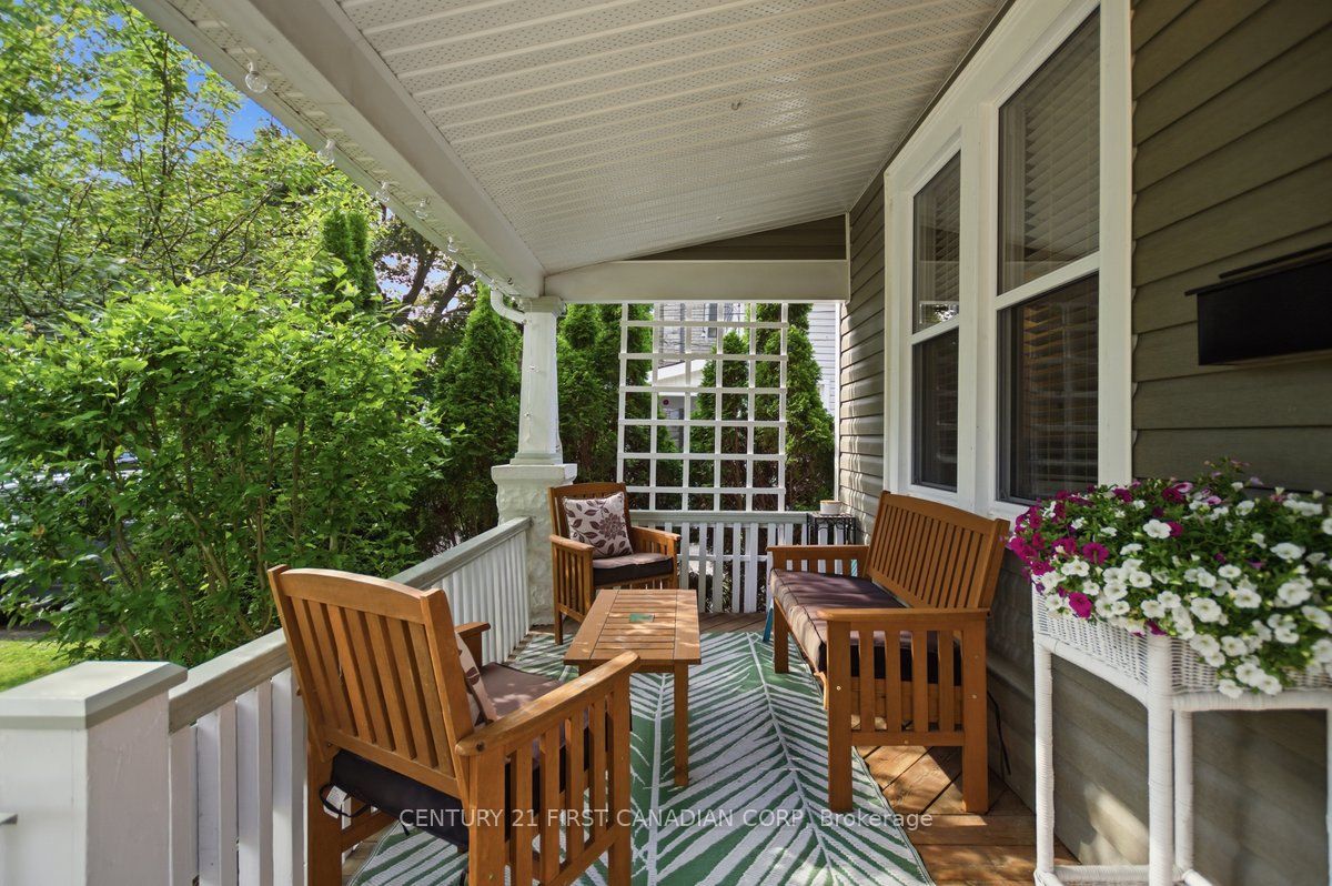 968 COLBORNE Street, London East, ON N6A 4A6 photo 5