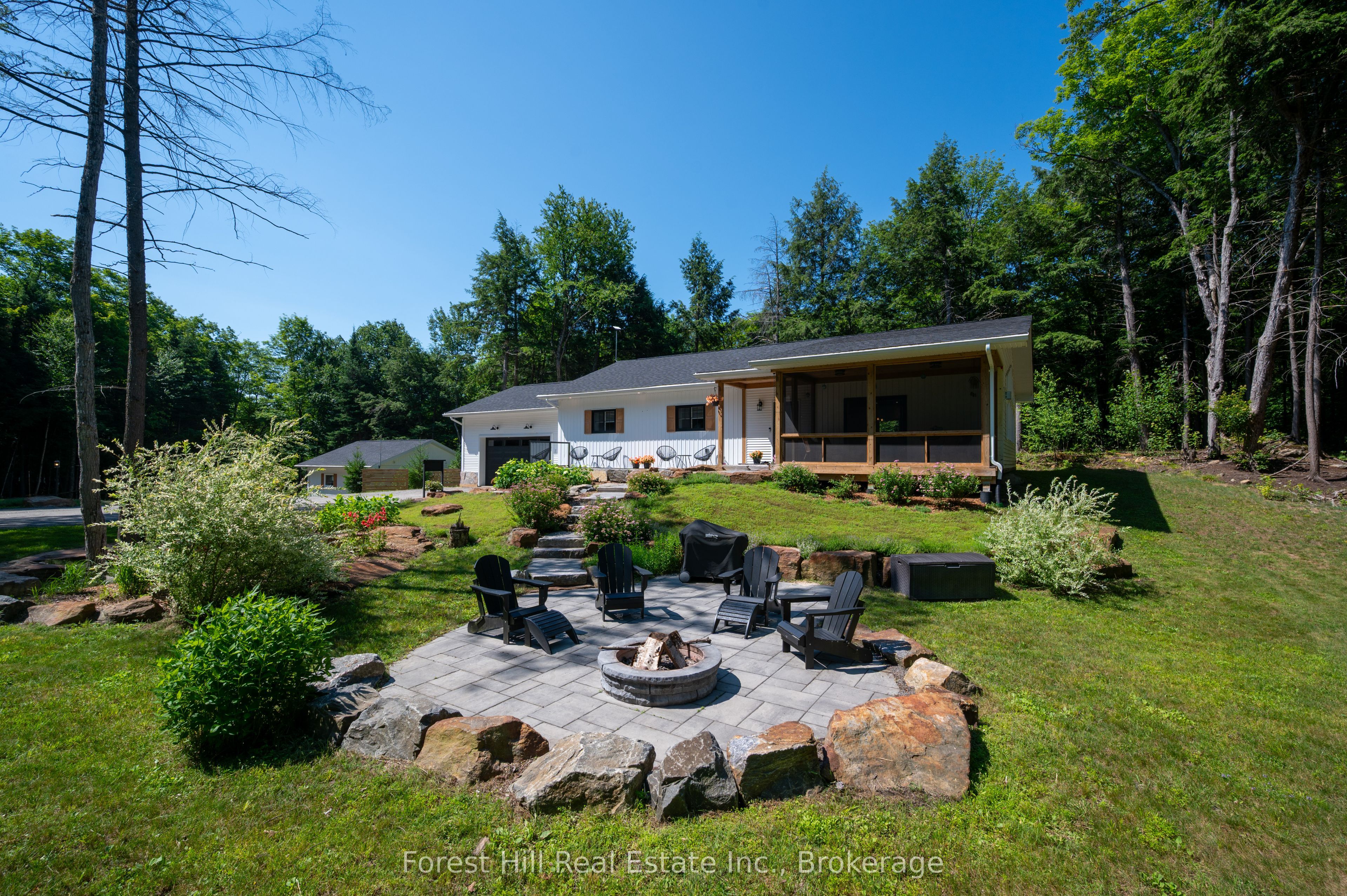 315 North Fox Lake Road W, Huntsville, ON P1H 2J2 photo 2