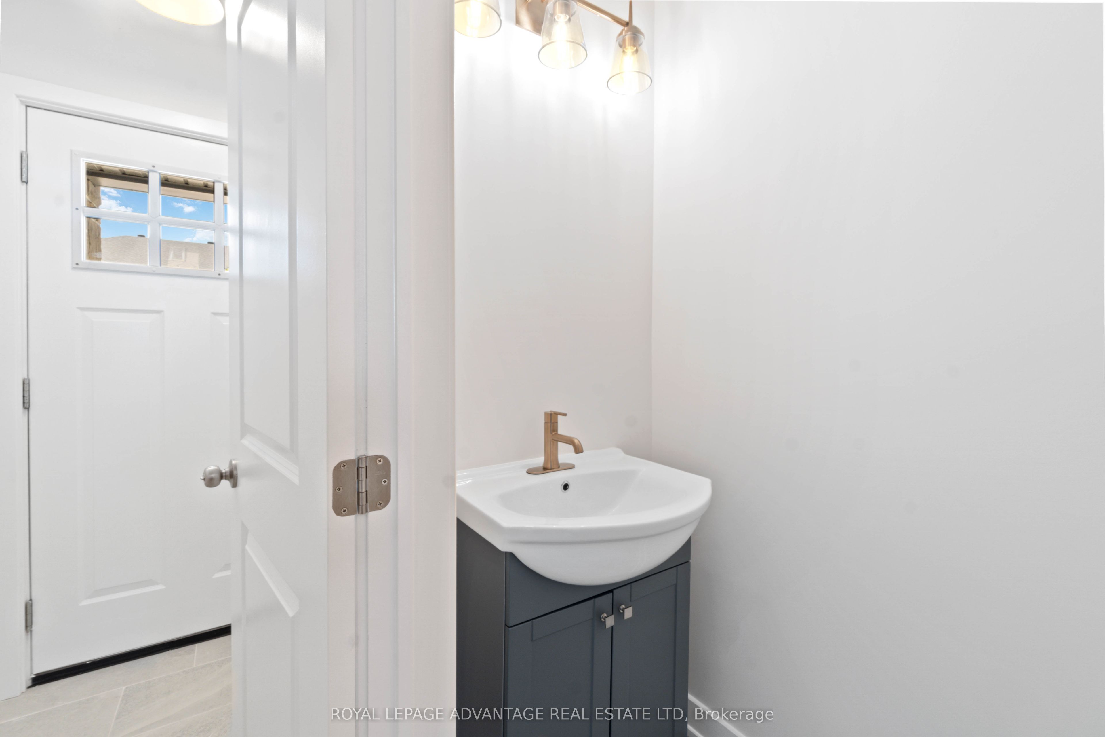 35 WHITCOMB Crescent, Smiths Falls, ON K7A 0C1 photo 3