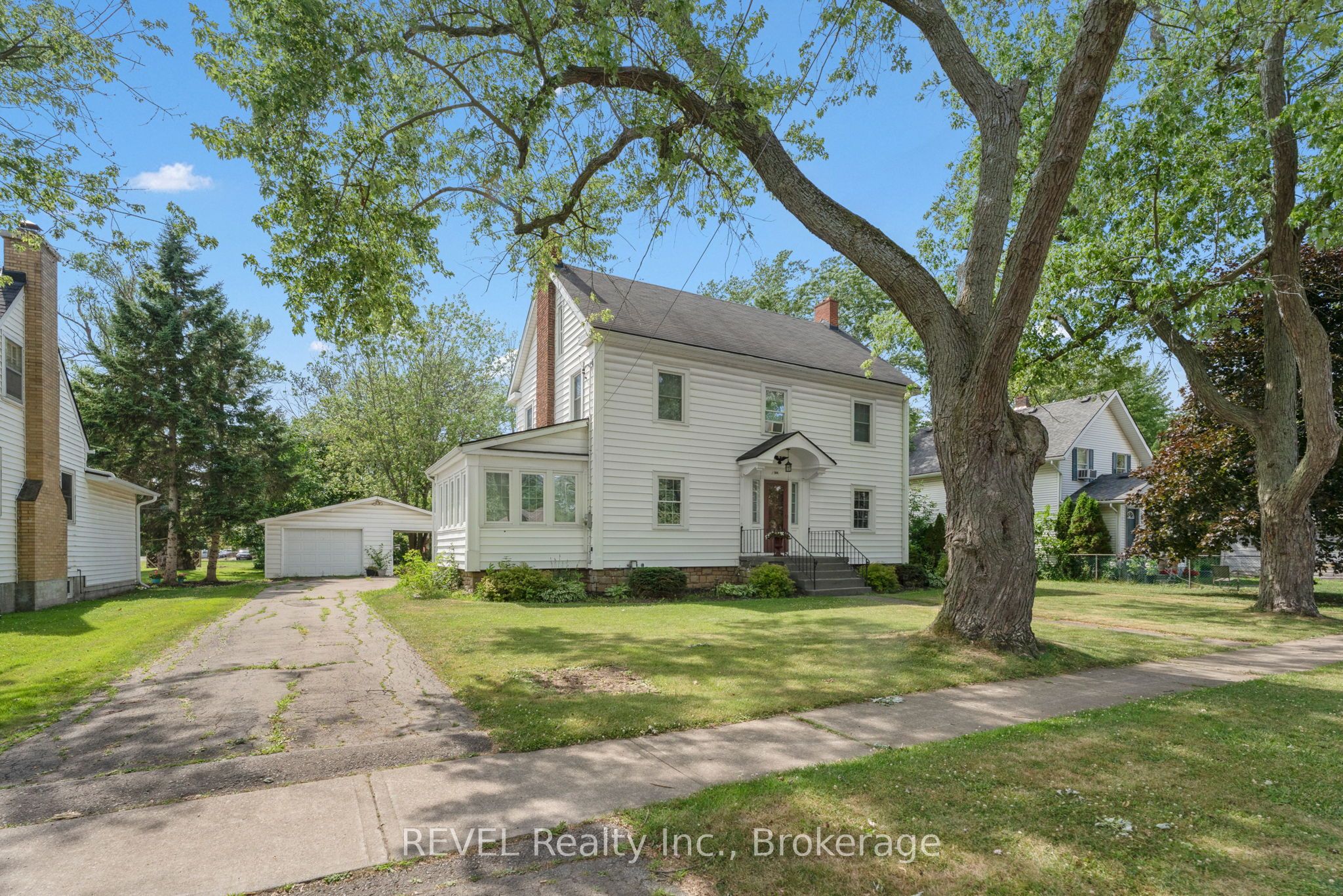 166 North Street N, Fort Erie, ON L2A 3R7 photo 2