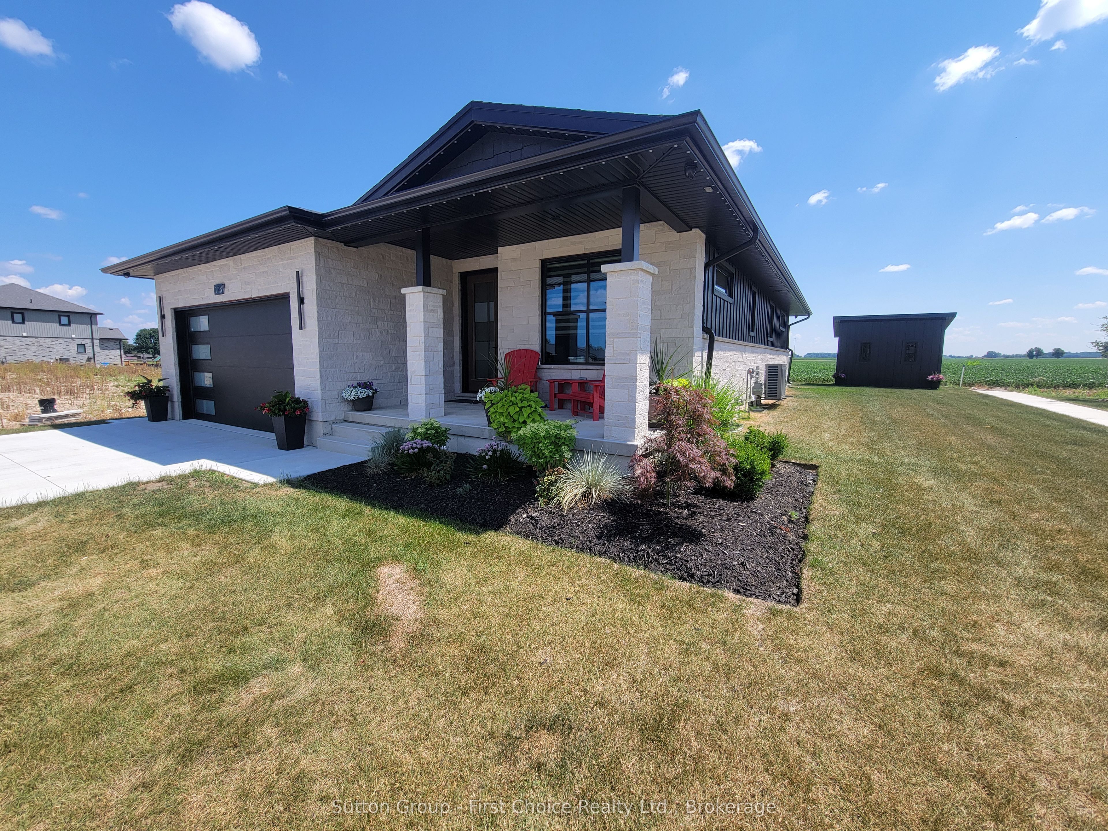 128 Rowe Avenue, South Huron, ON N0M 1S1