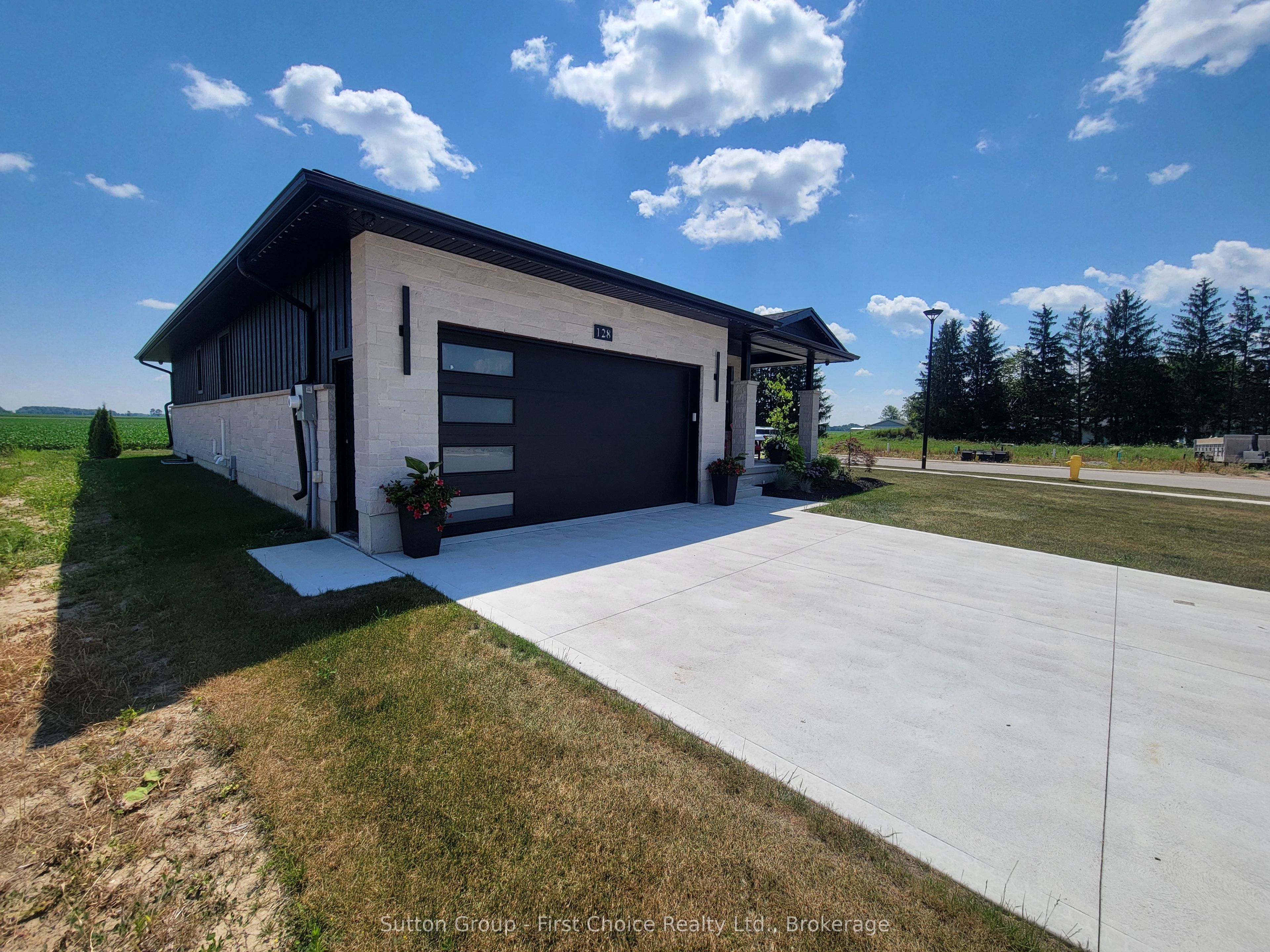 128 Rowe Avenue, South Huron, ON N0M 1S1 photo 3