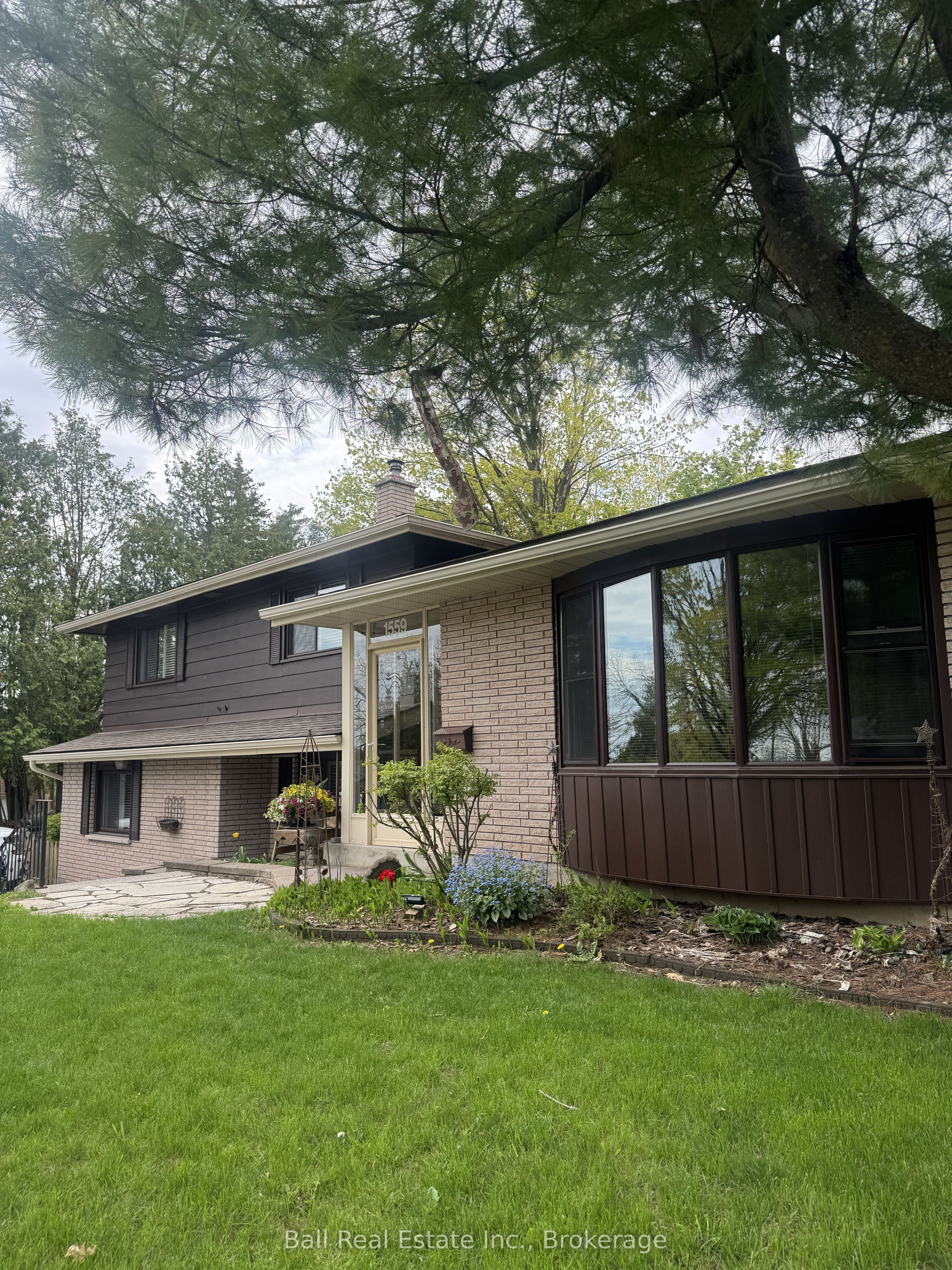 1559 Westbrook Drive, Peterborough, ON K9J 6R6 photo 2