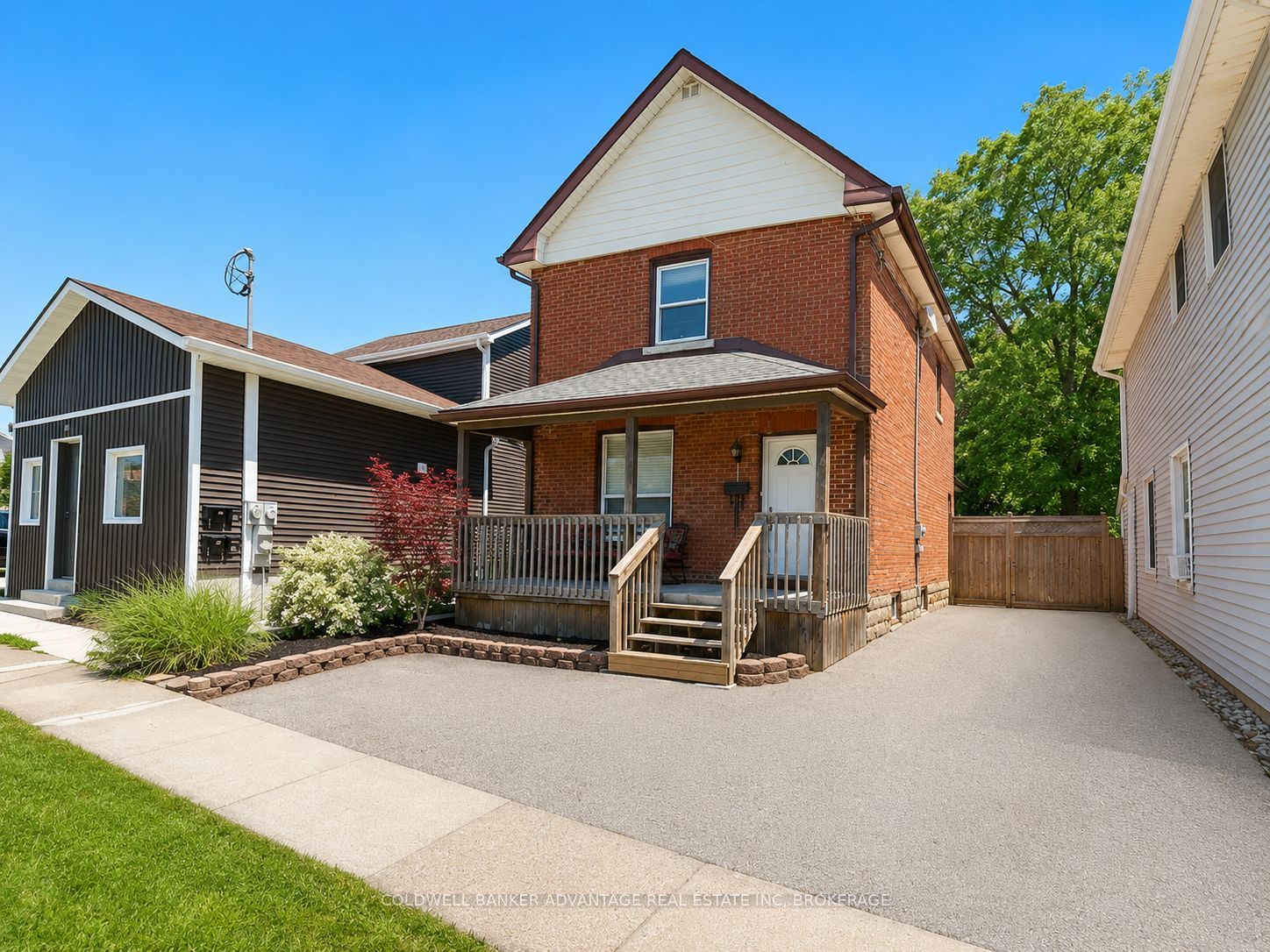 64 Pine Street N, Thorold, ON L2V 2N9 photo 2