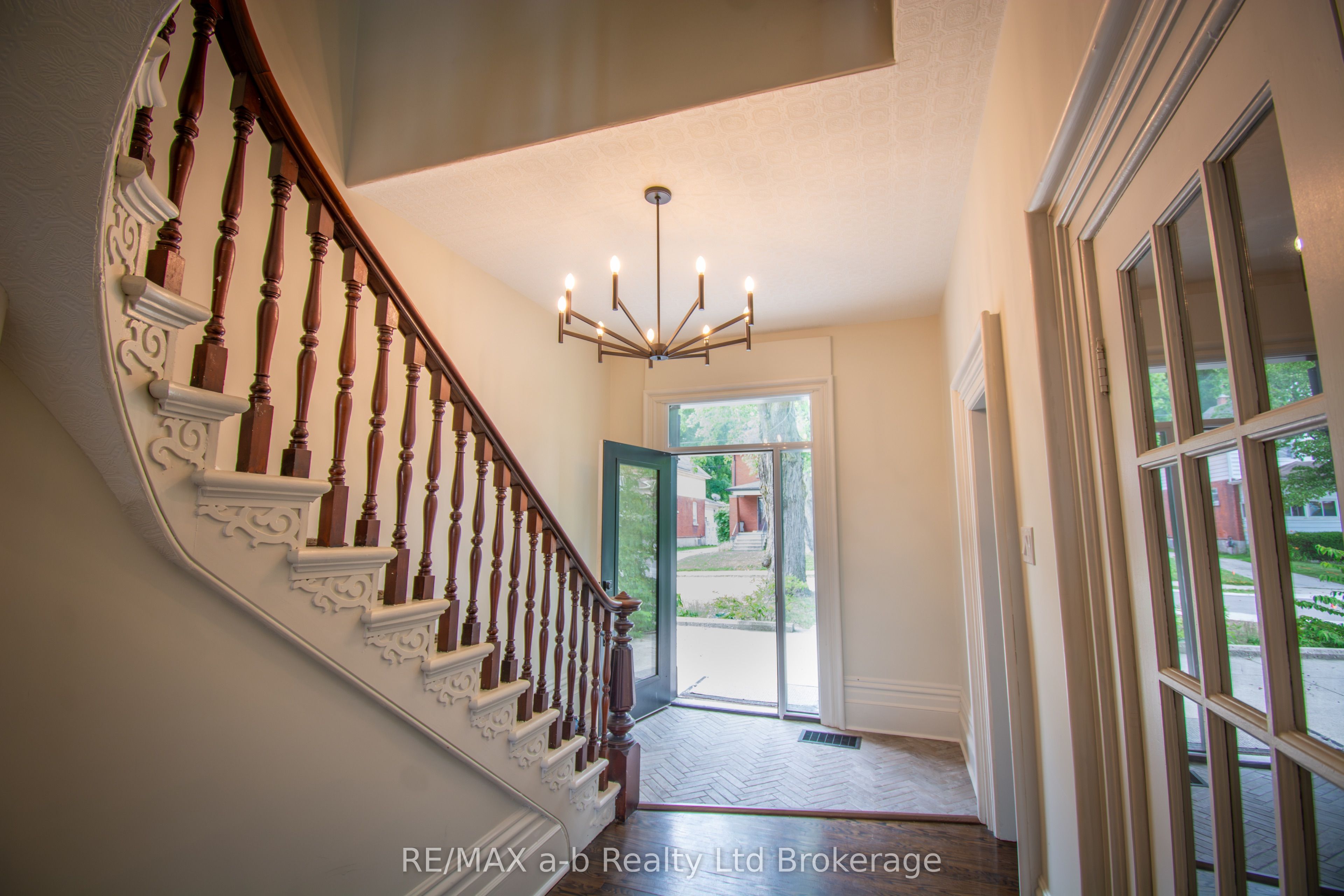 66 Daly Avenue 2, Stratford, ON N5A 1B8 photo 2
