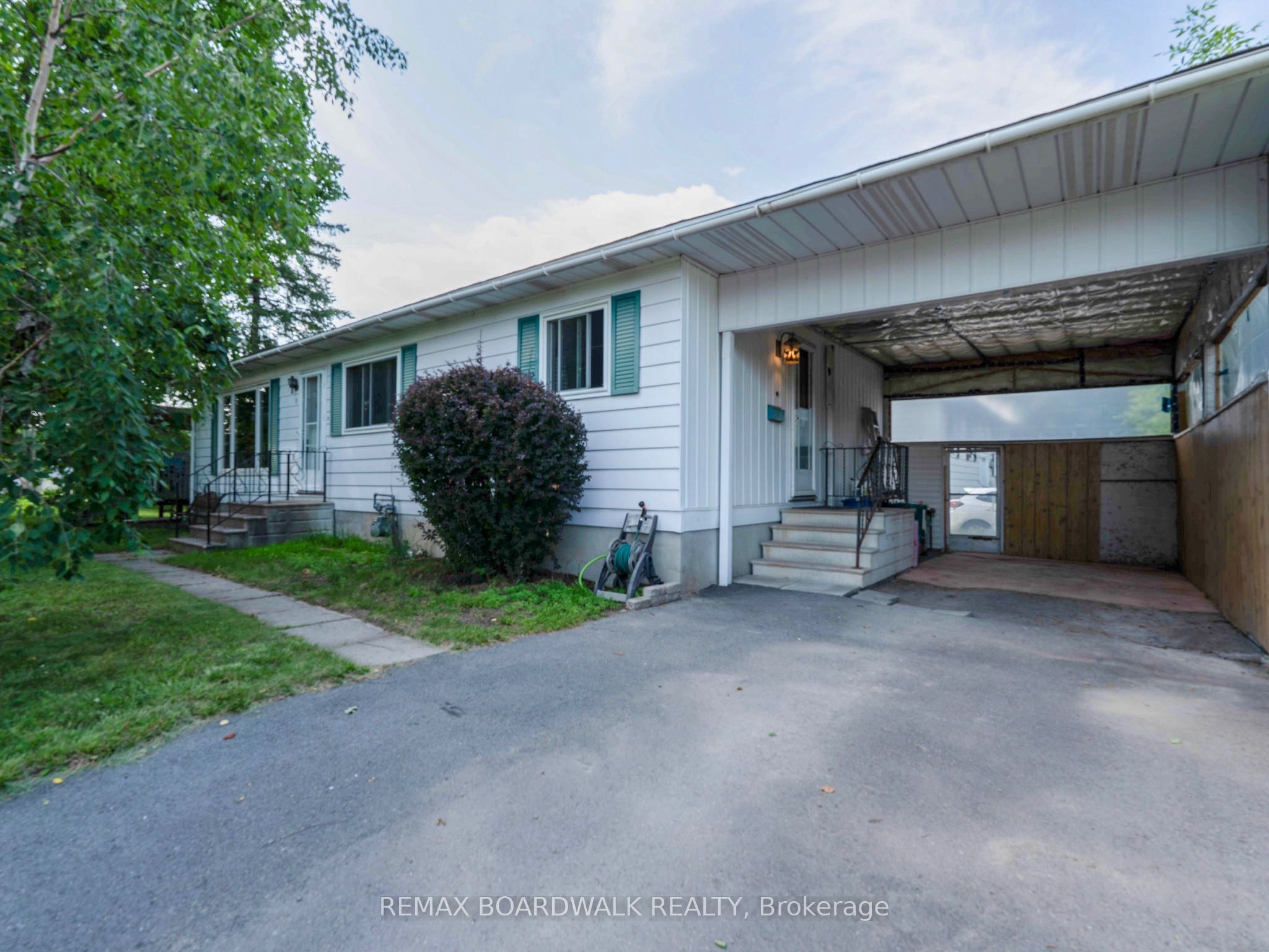 5 Laurentian Place, Arnprior, ON K7S 2X8 photo 2