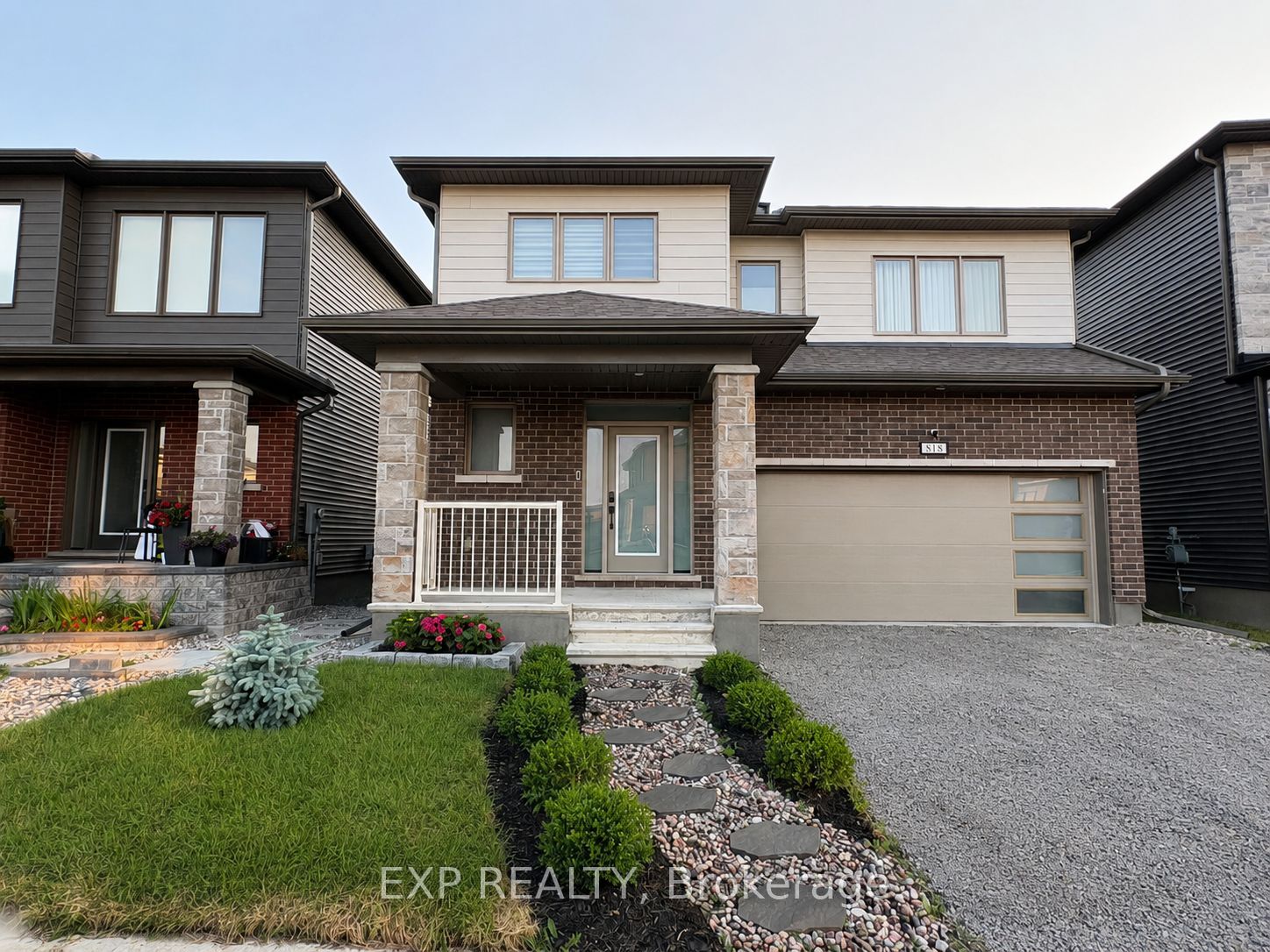 818 Crossgate Street, Barrhaven, ON K2J 7E3 photo 2