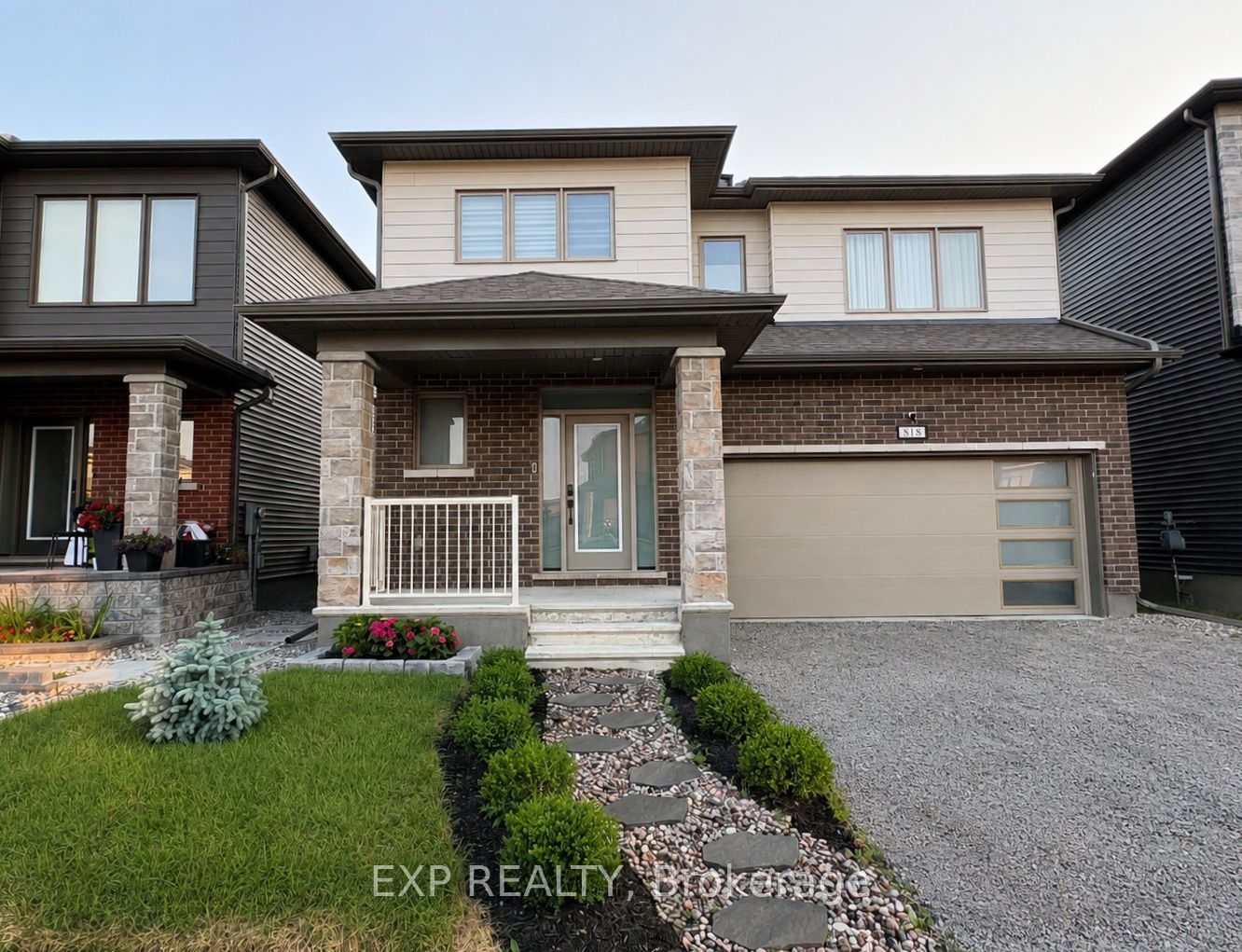 818 Crossgate Street, Barrhaven, ON K2J 7E3 photo 3