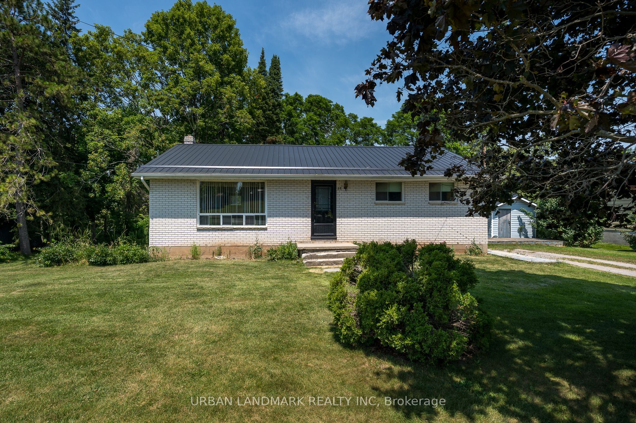 22 Queen Victoria Street W, Centre Hastings, ON K0K 2K0