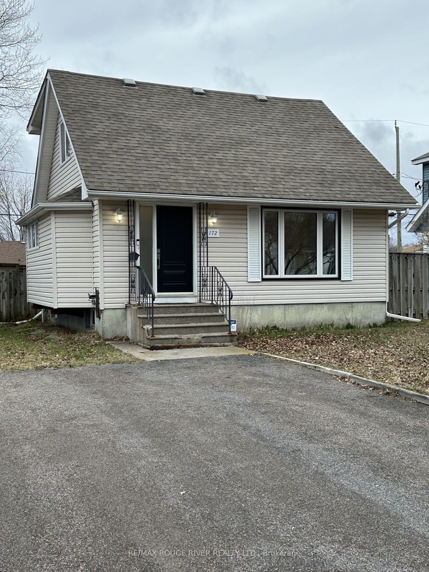 172 Ray Boulevard, Thunder Bay, ON P7B 4C7