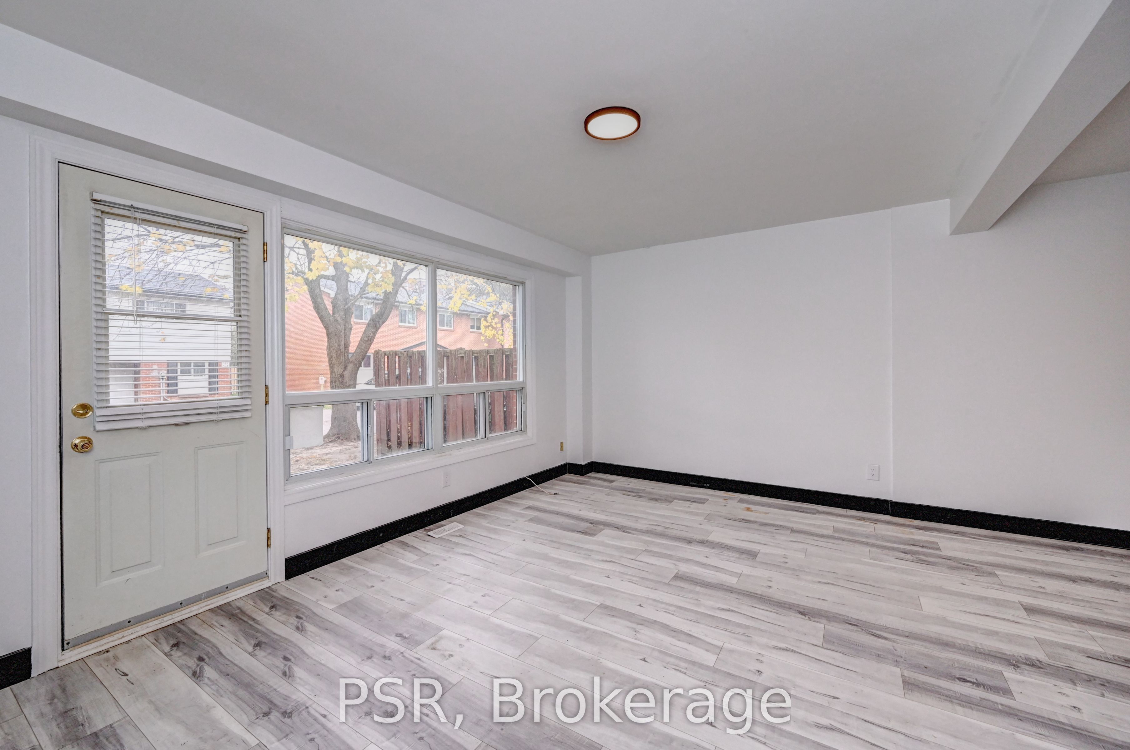 516 Sunnydale Place E, Waterloo, ON N2L 4T1 photo 3