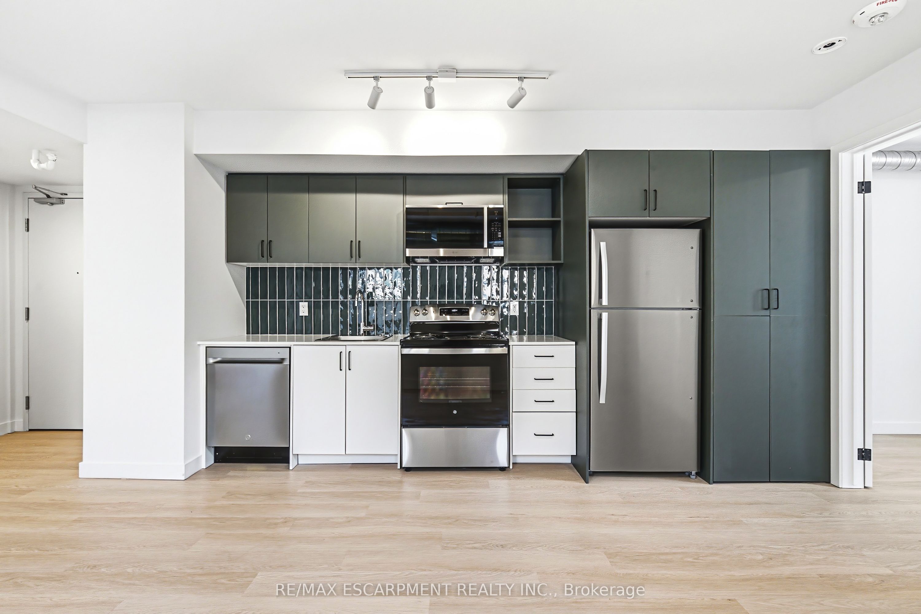 325 James Street S 205, Hamilton, ON L8P 3B7 photo 3