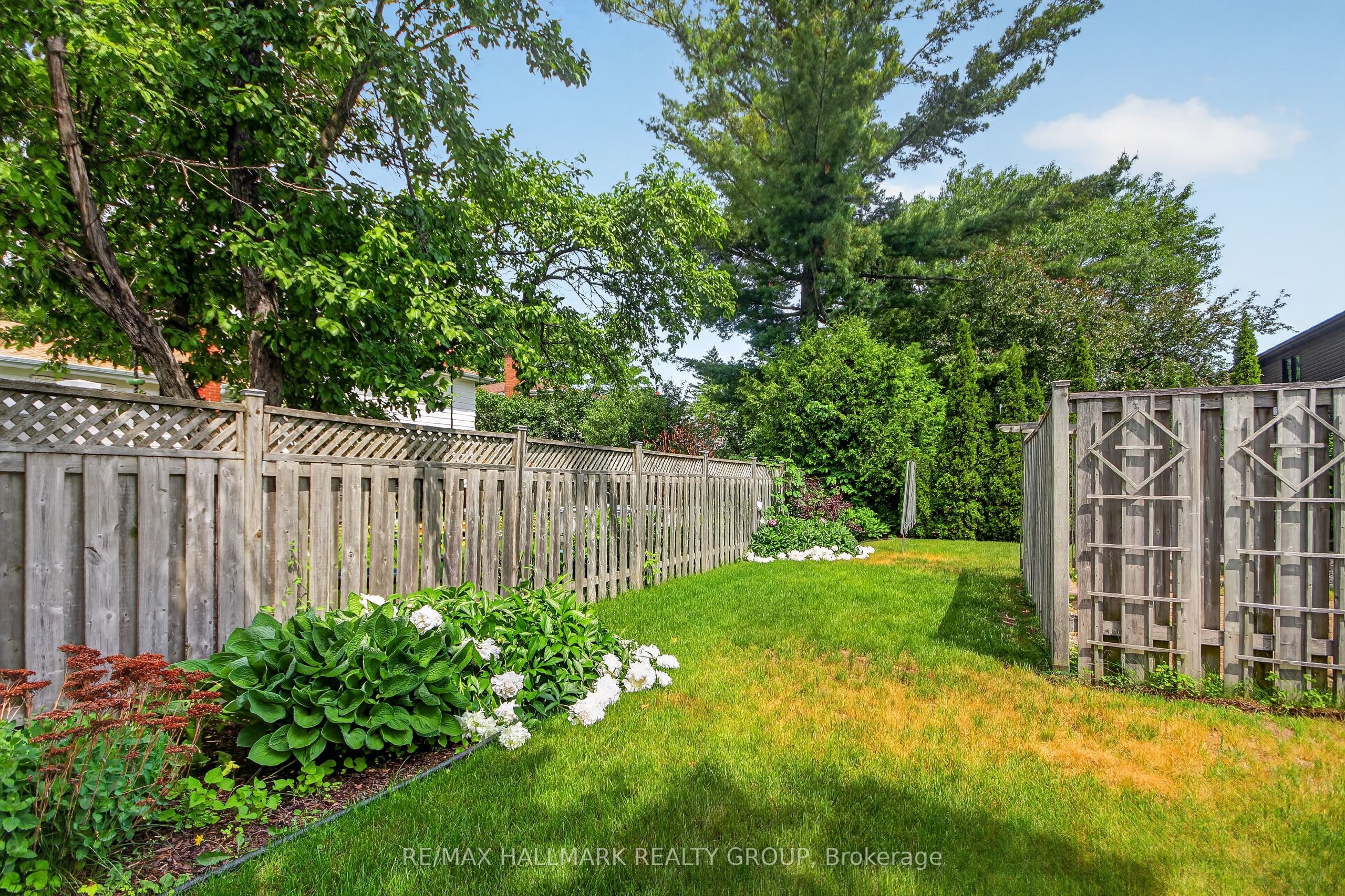 37 Parkwood Crescent, Blackburn Hamlet, ON K1B 3J5 photo 4