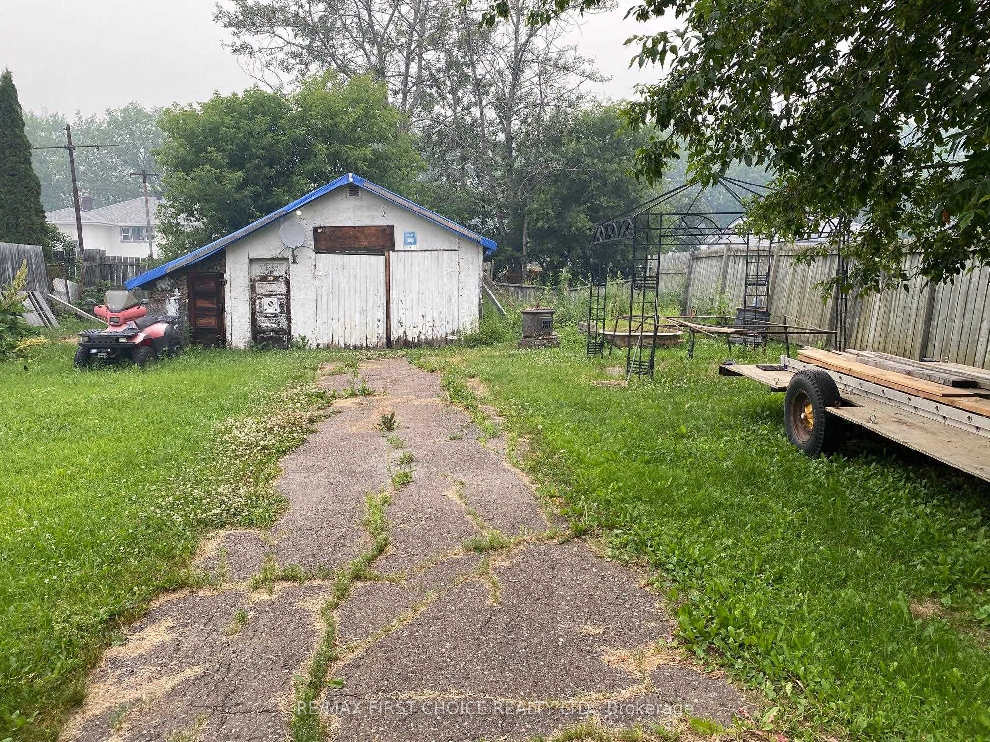 244 Fitzgerald Street, Thunder Bay, ON P7A 2N9 photo 3
