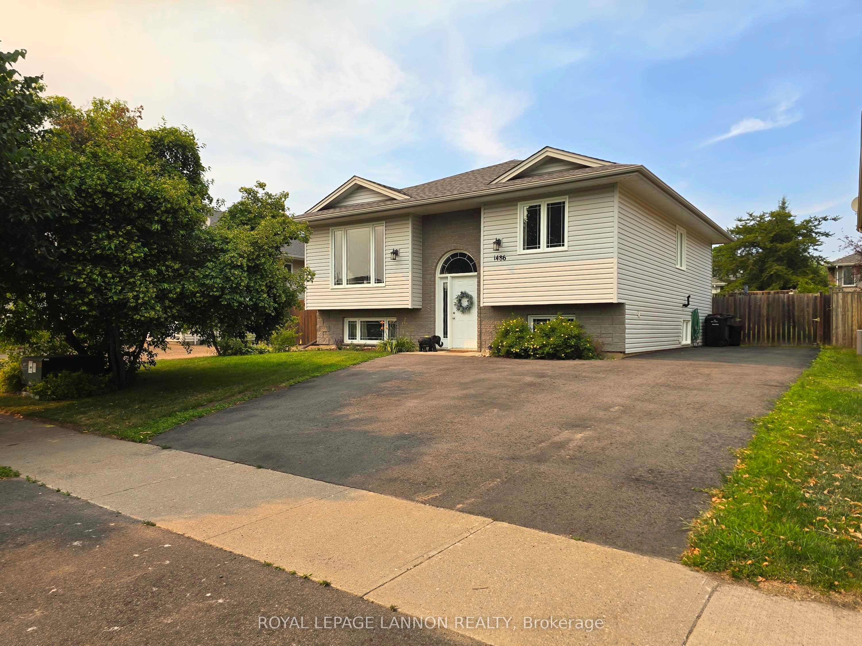1486 Hutton Park Drive, Thunder Bay, ON P7G 1E5