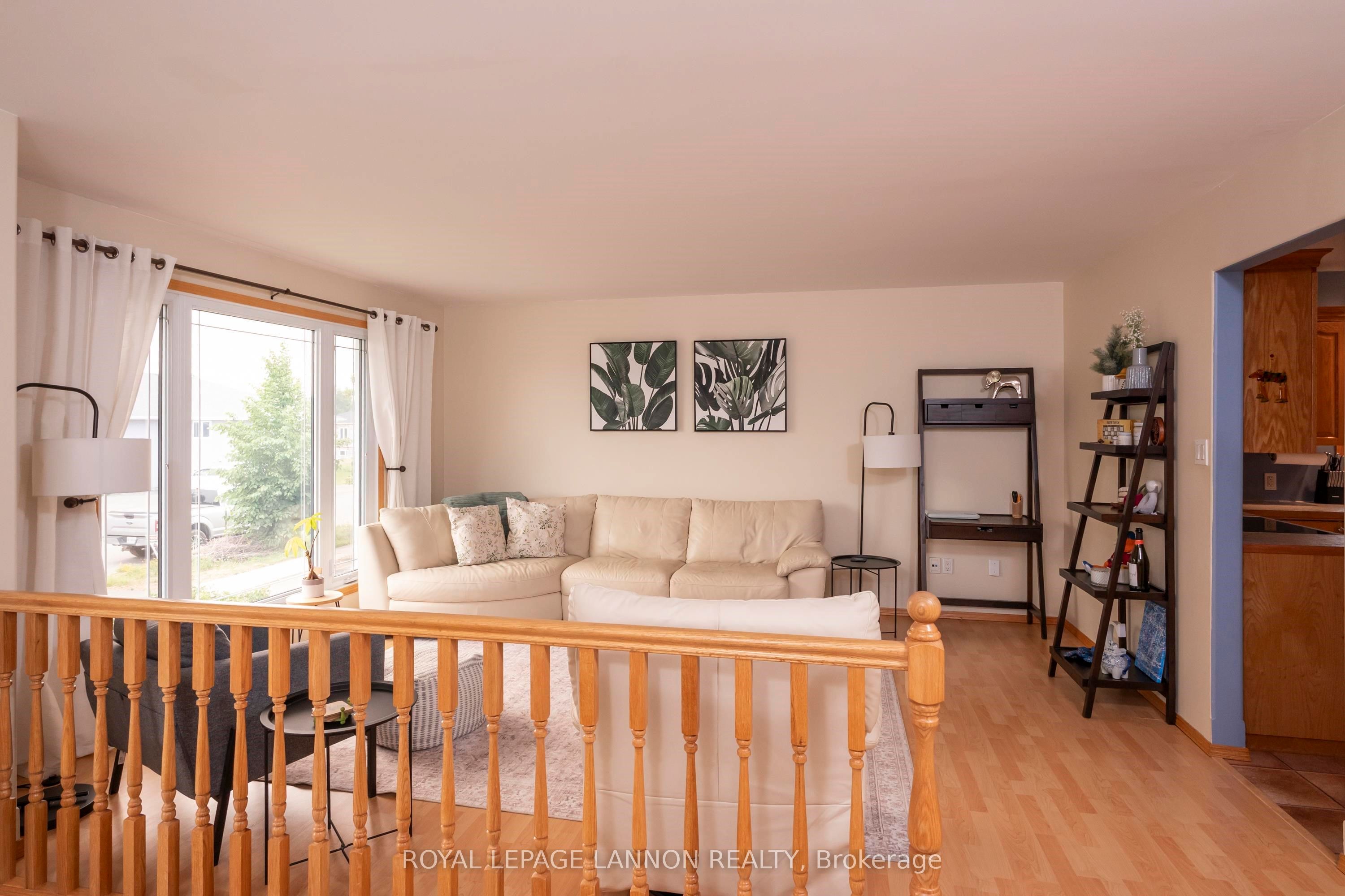 1486 Hutton Park Drive, Thunder Bay, ON P7G 1E5 photo 4